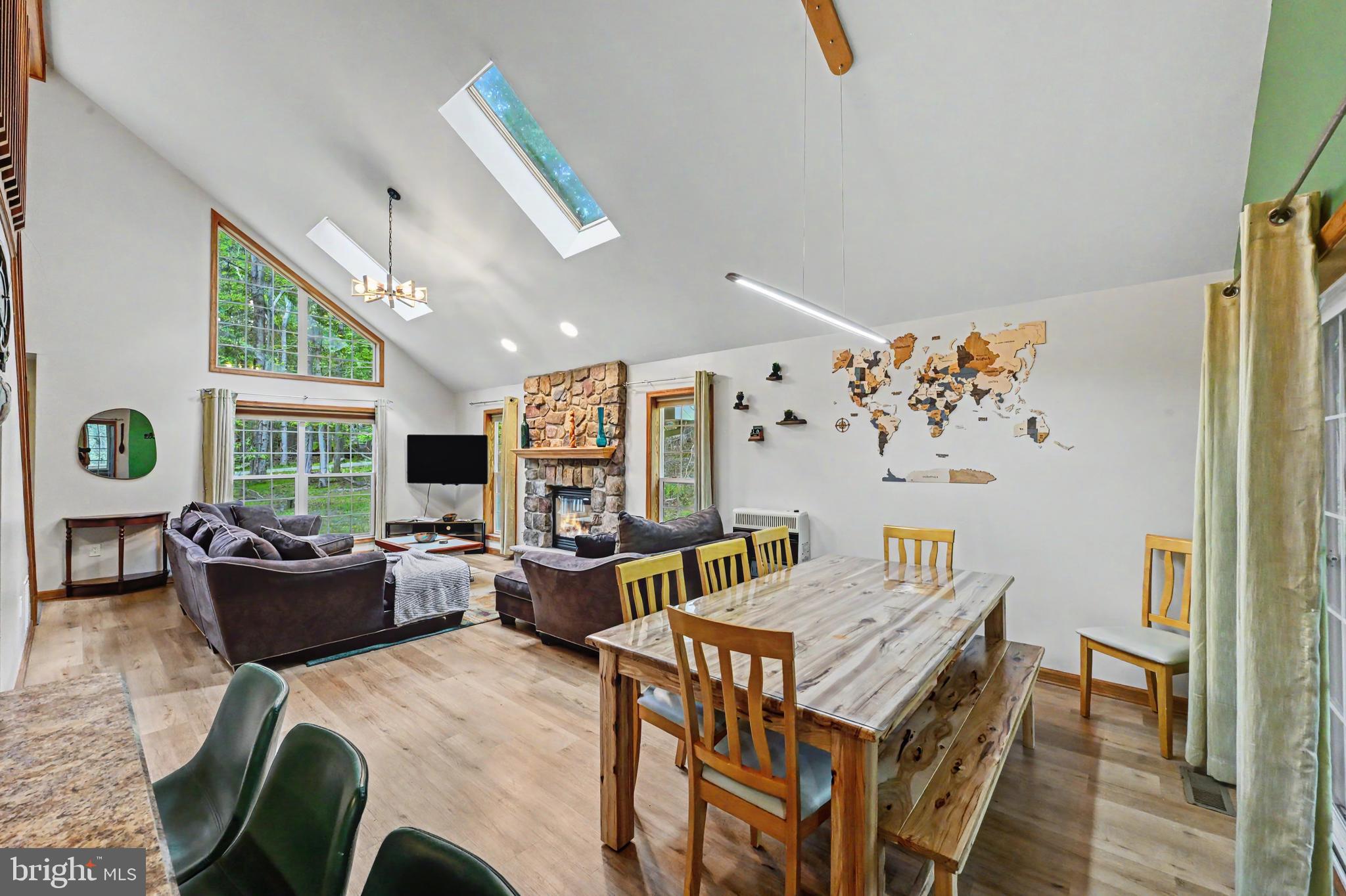 ARROWHEAD LAKES - Residential