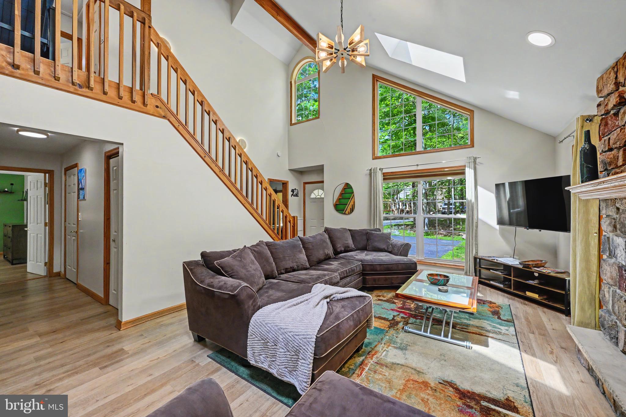 ARROWHEAD LAKES - Residential
