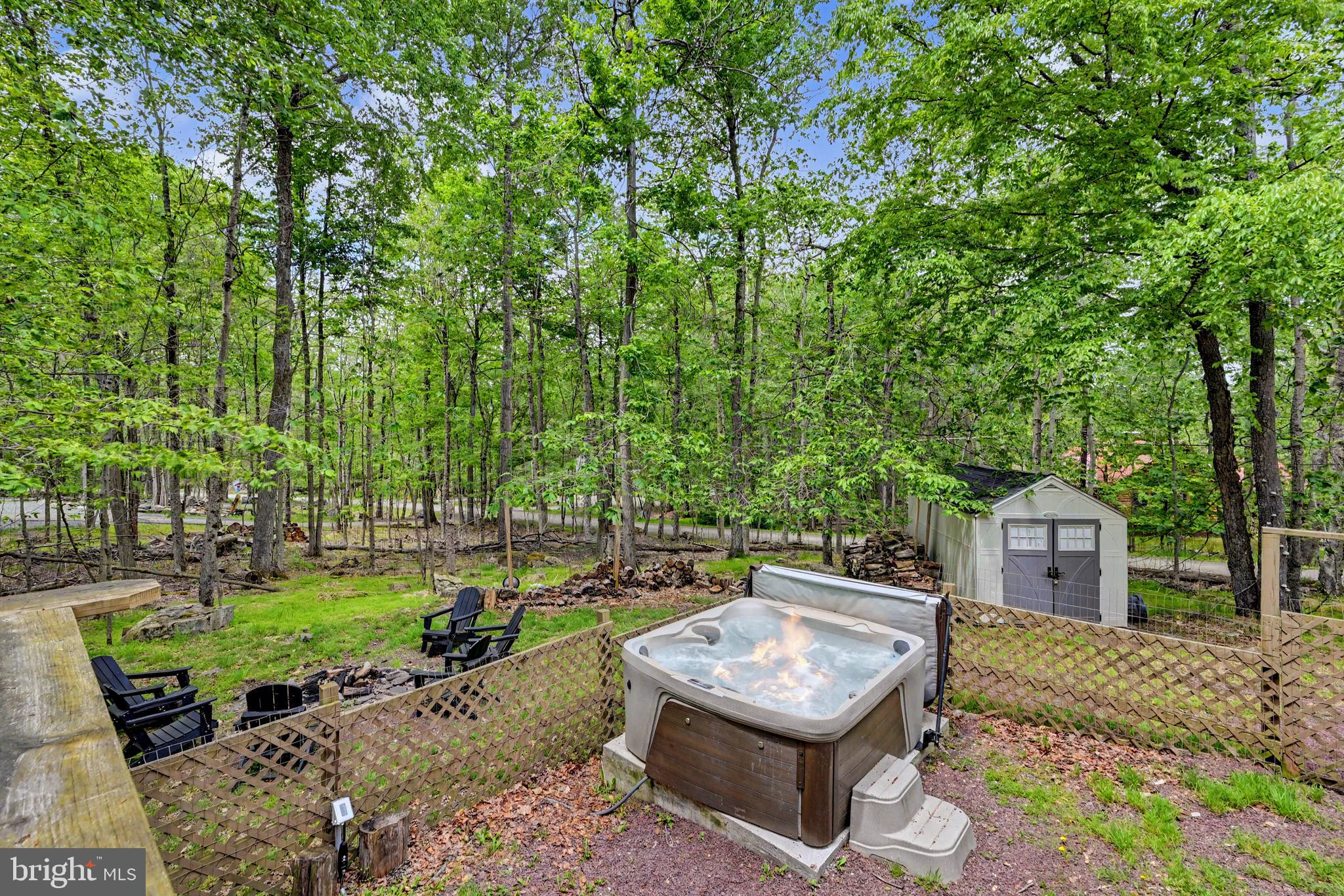 ARROWHEAD LAKES - Residential