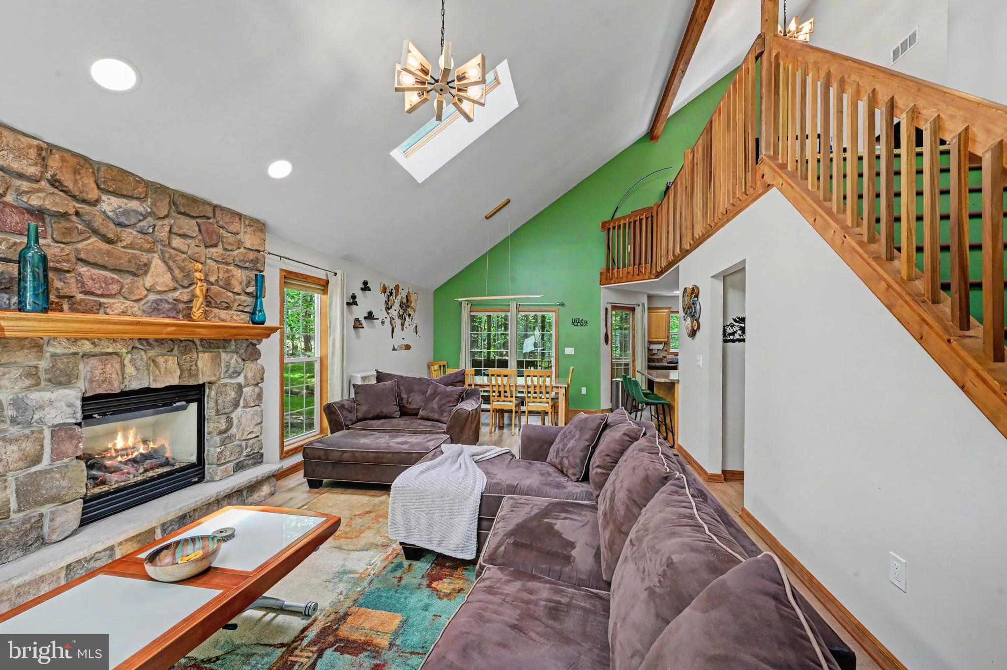 ARROWHEAD LAKES - Residential