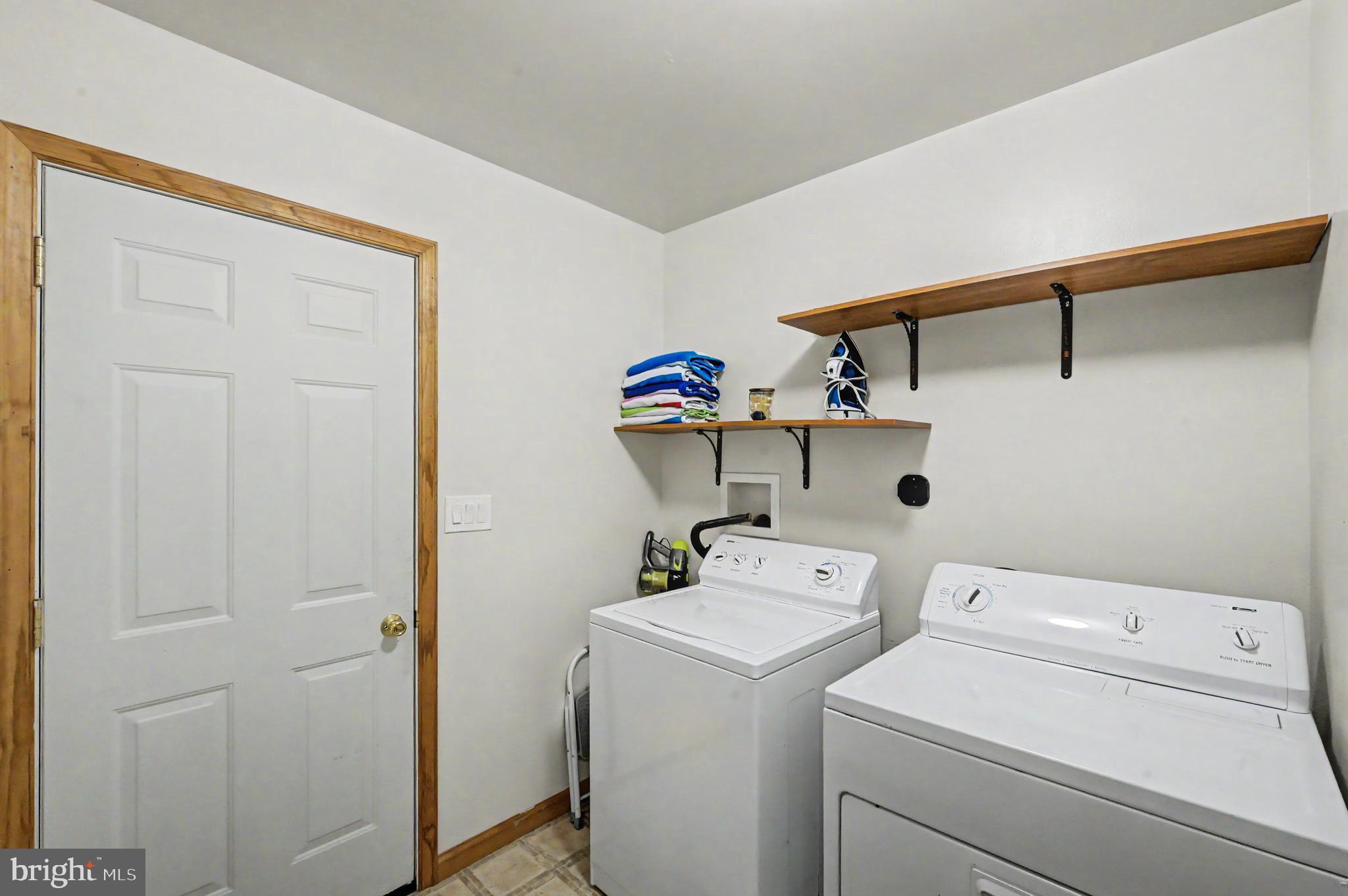 ARROWHEAD LAKES - Residential