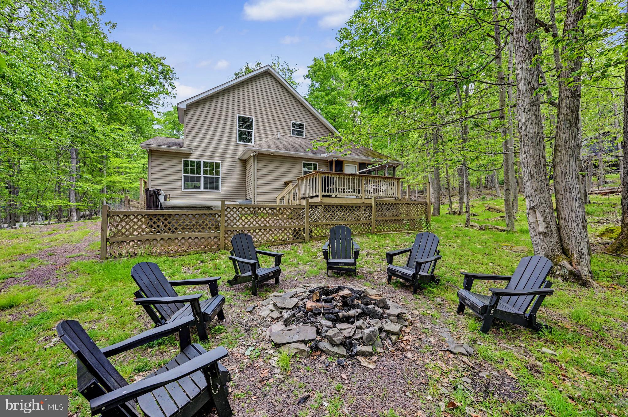 ARROWHEAD LAKES - Residential