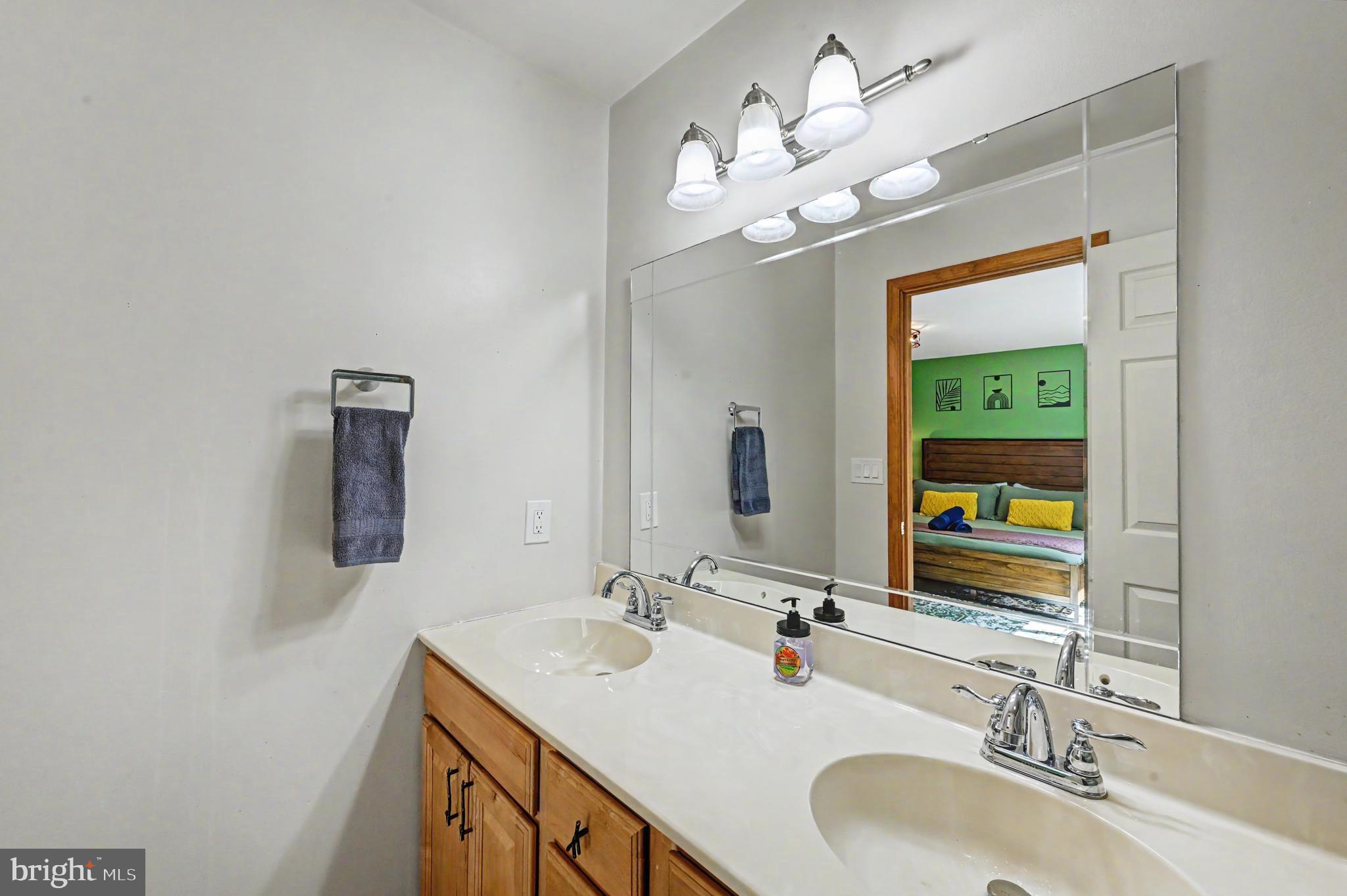 ARROWHEAD LAKES - Residential