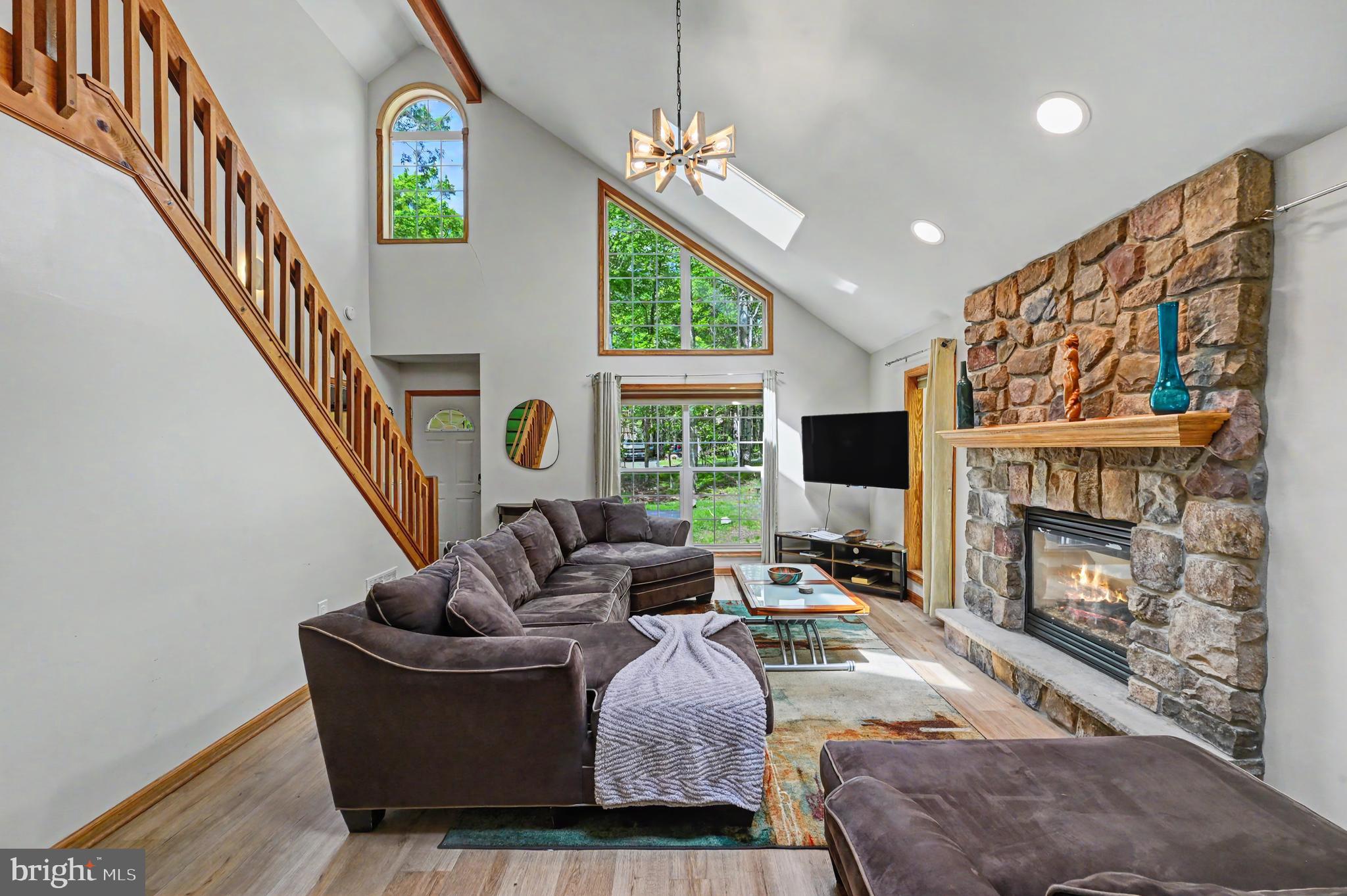 ARROWHEAD LAKES - Residential
