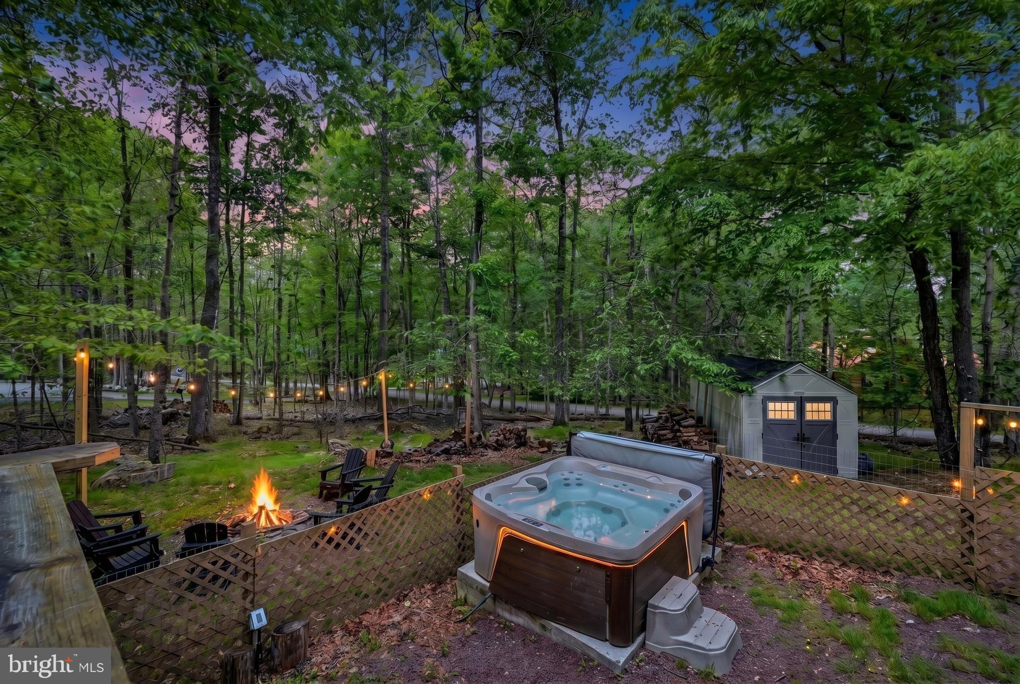 ARROWHEAD LAKES - Residential