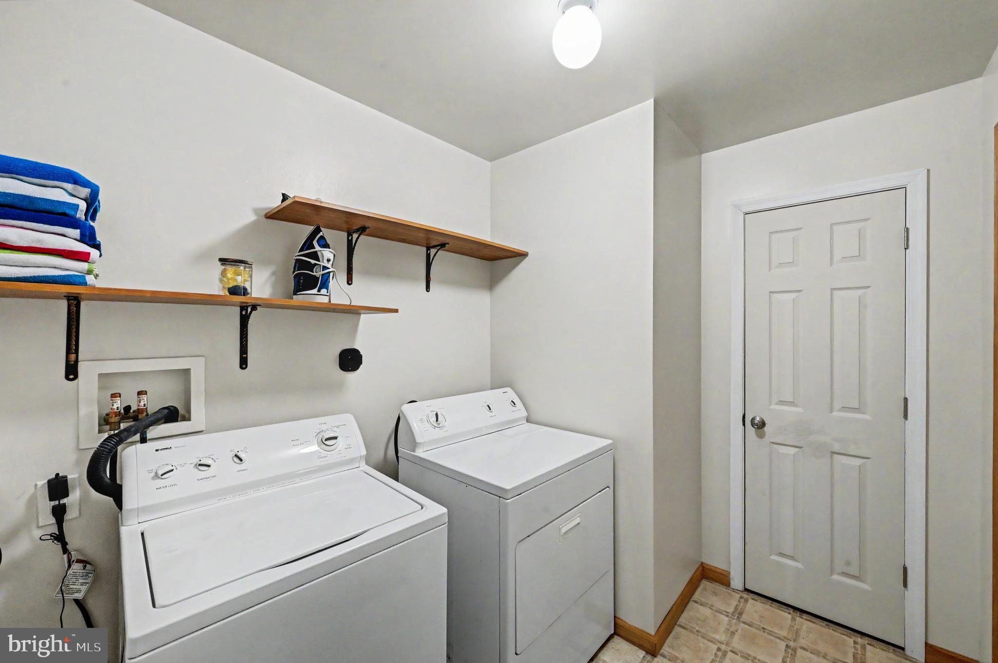 ARROWHEAD LAKES - Residential