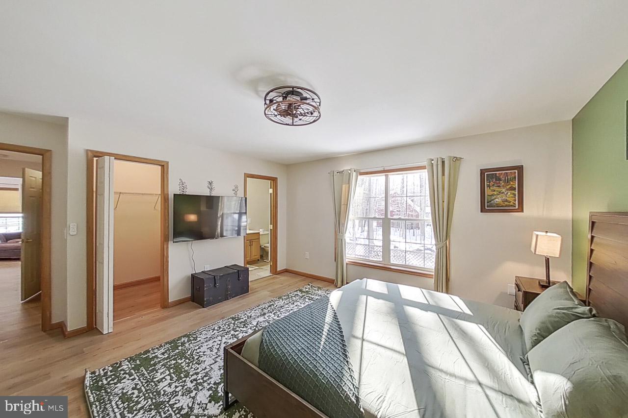 ARROWHEAD LAKES - Residential