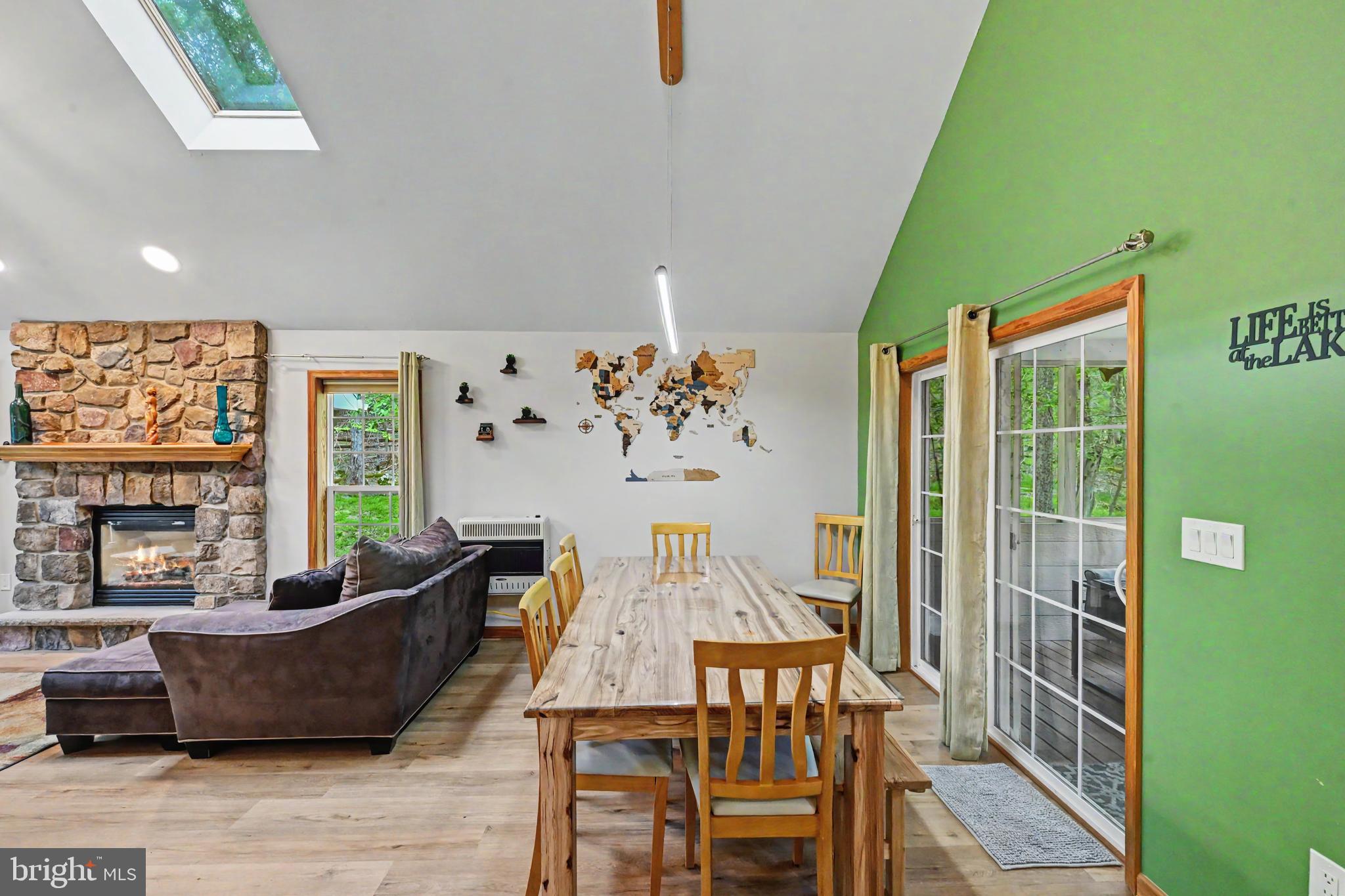 ARROWHEAD LAKES - Residential
