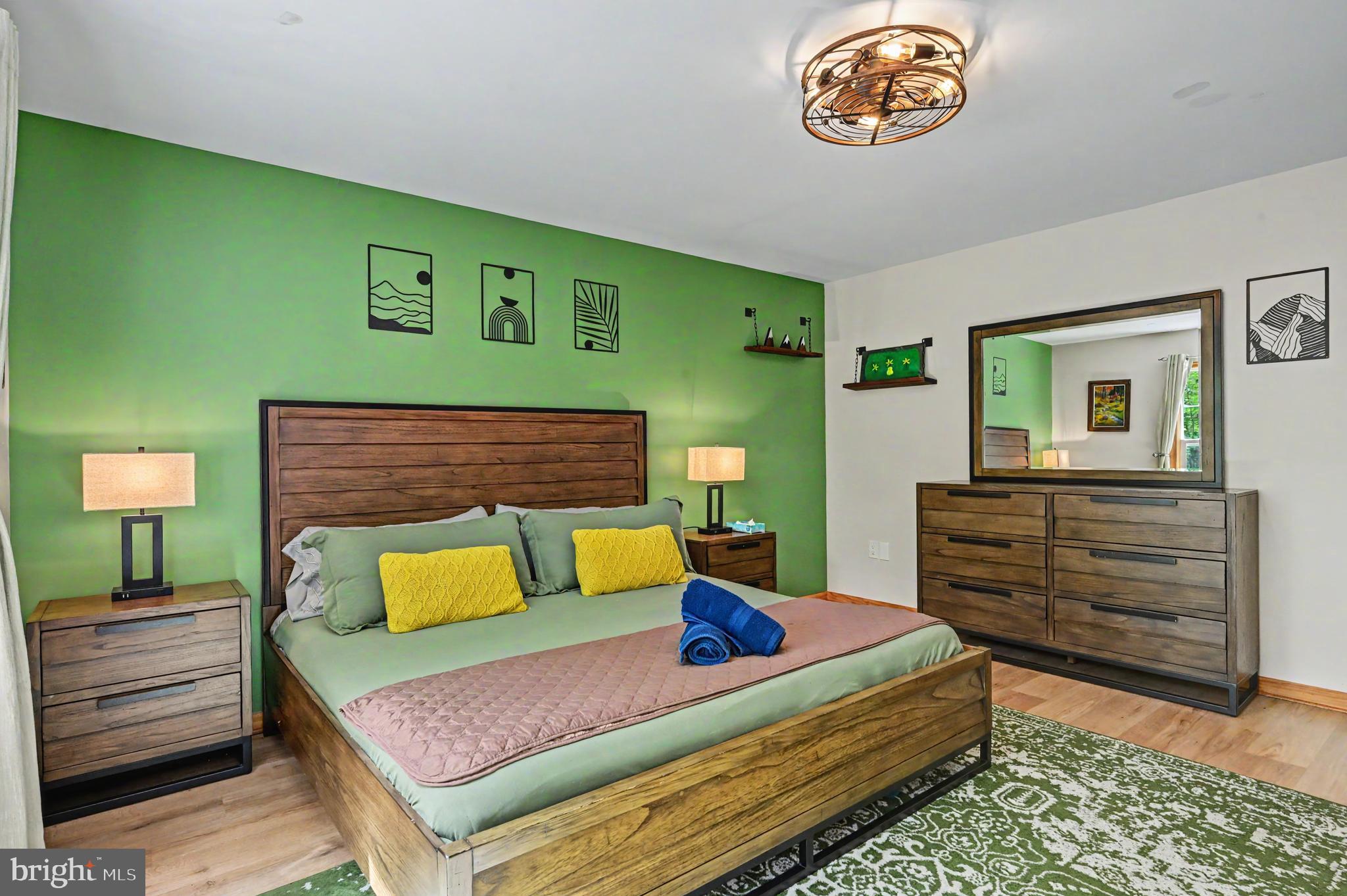 ARROWHEAD LAKES - Residential