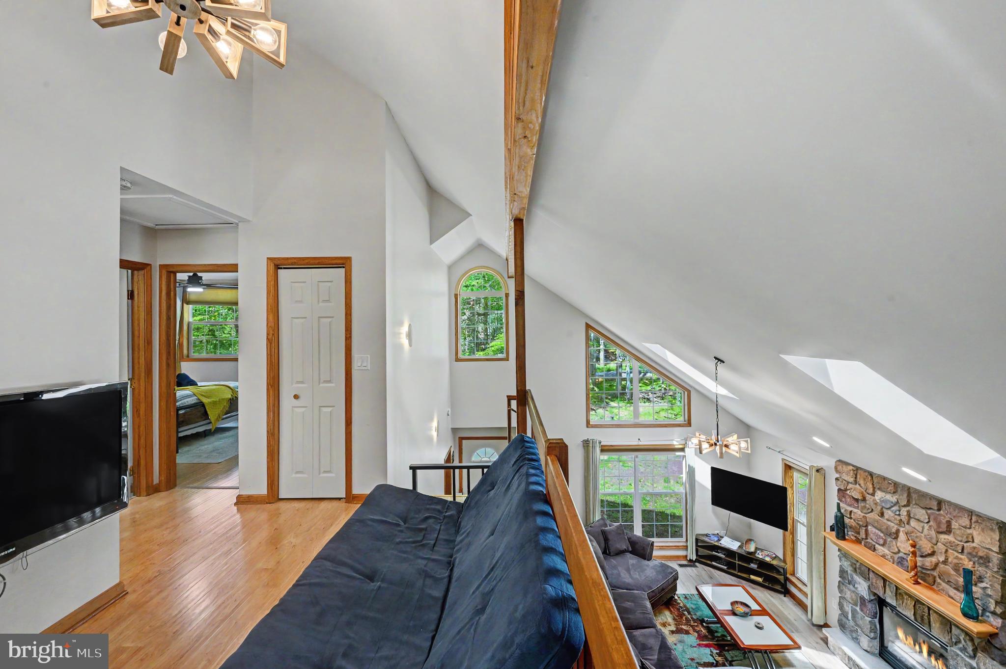 ARROWHEAD LAKES - Residential