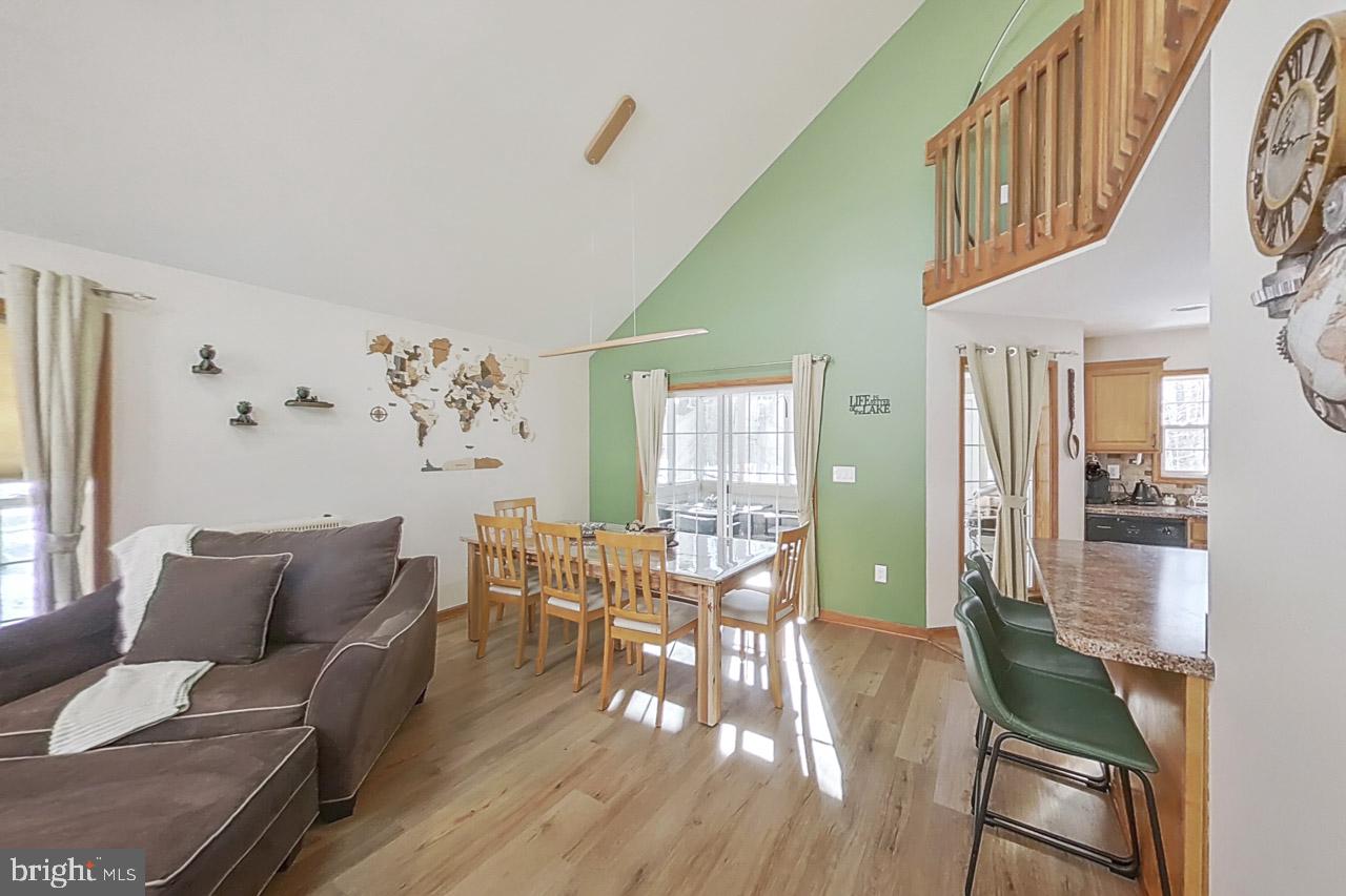 ARROWHEAD LAKES - Residential