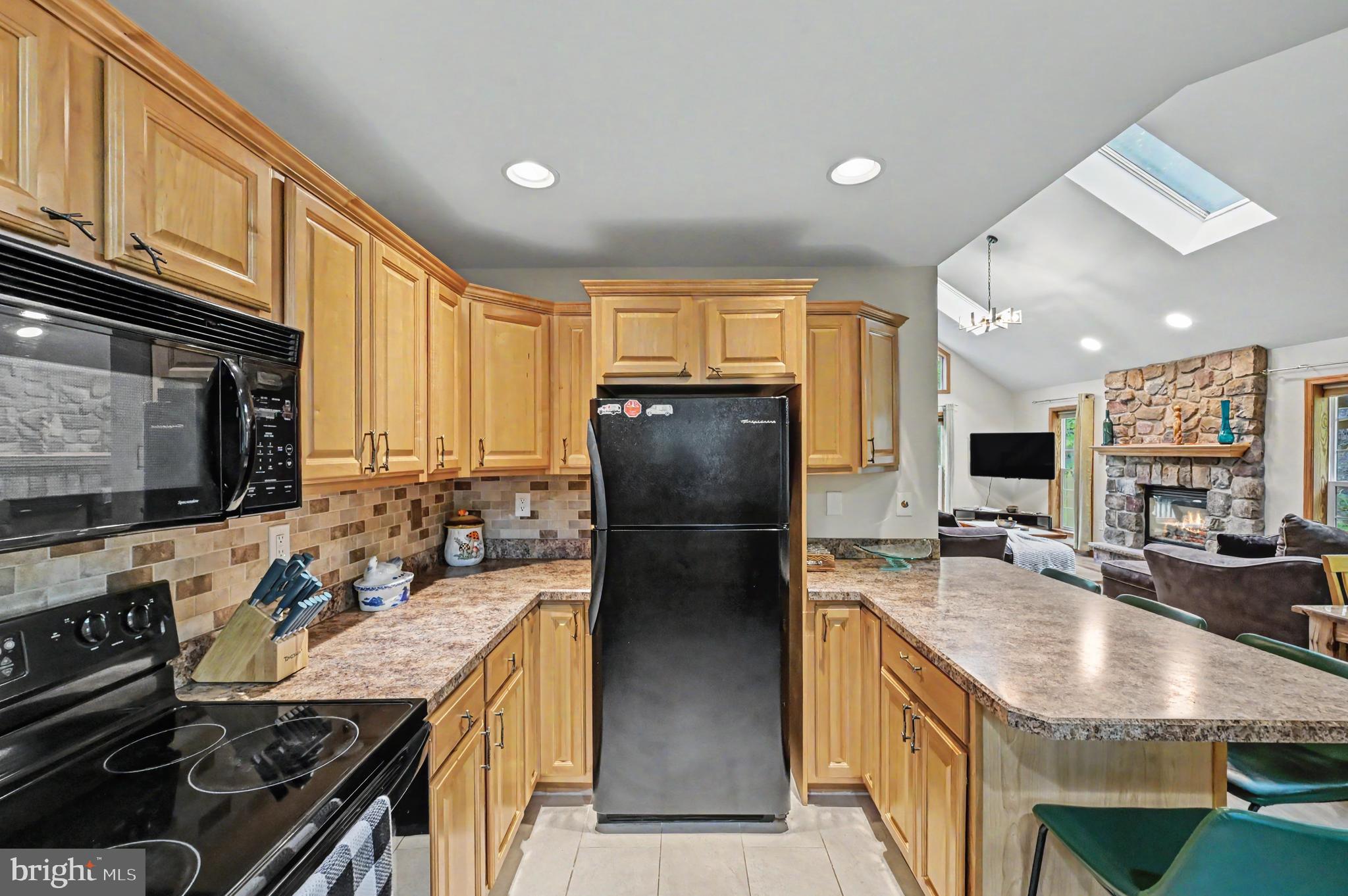 ARROWHEAD LAKES - Residential