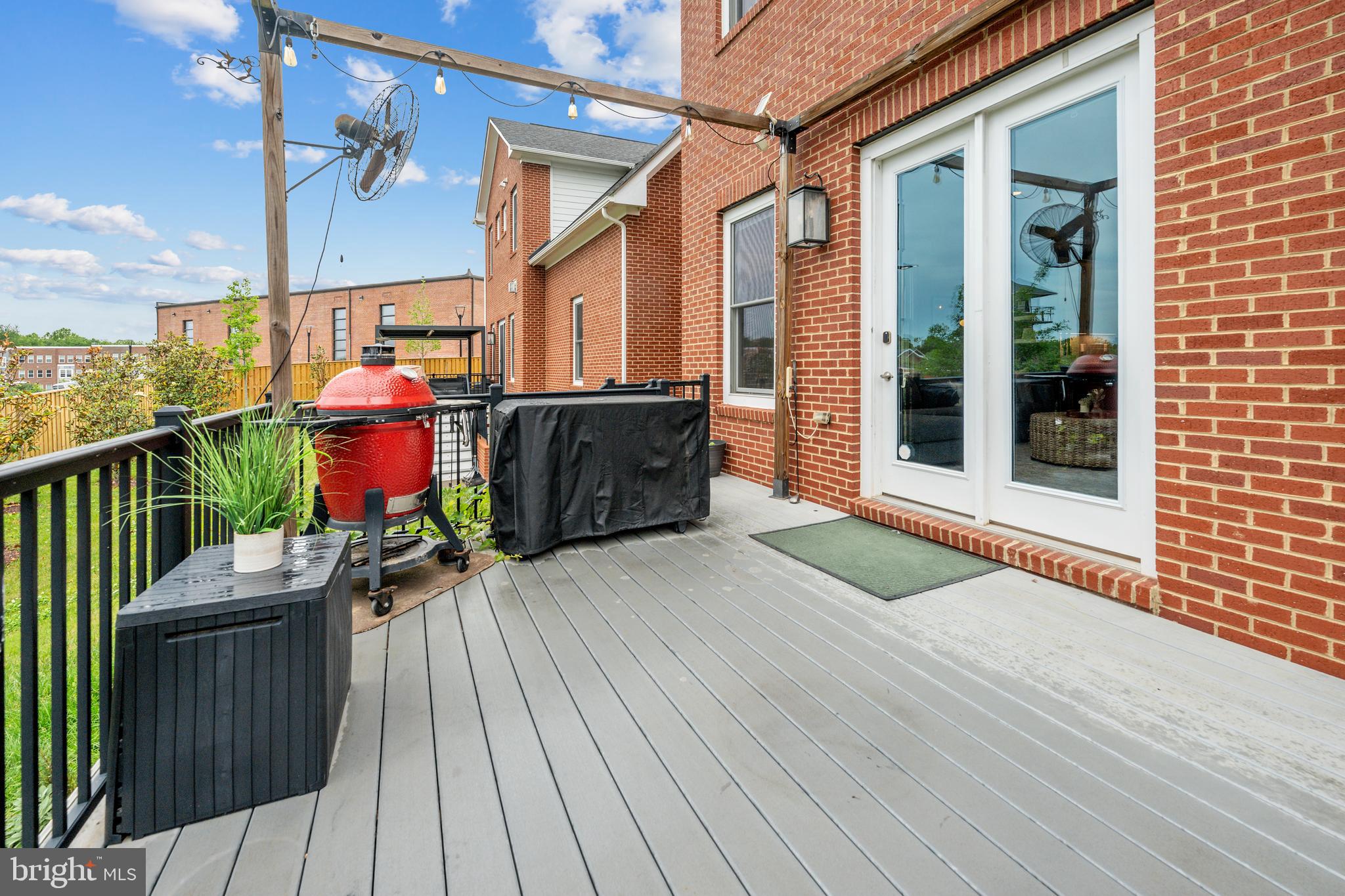 LAUREL HILL - Residential
