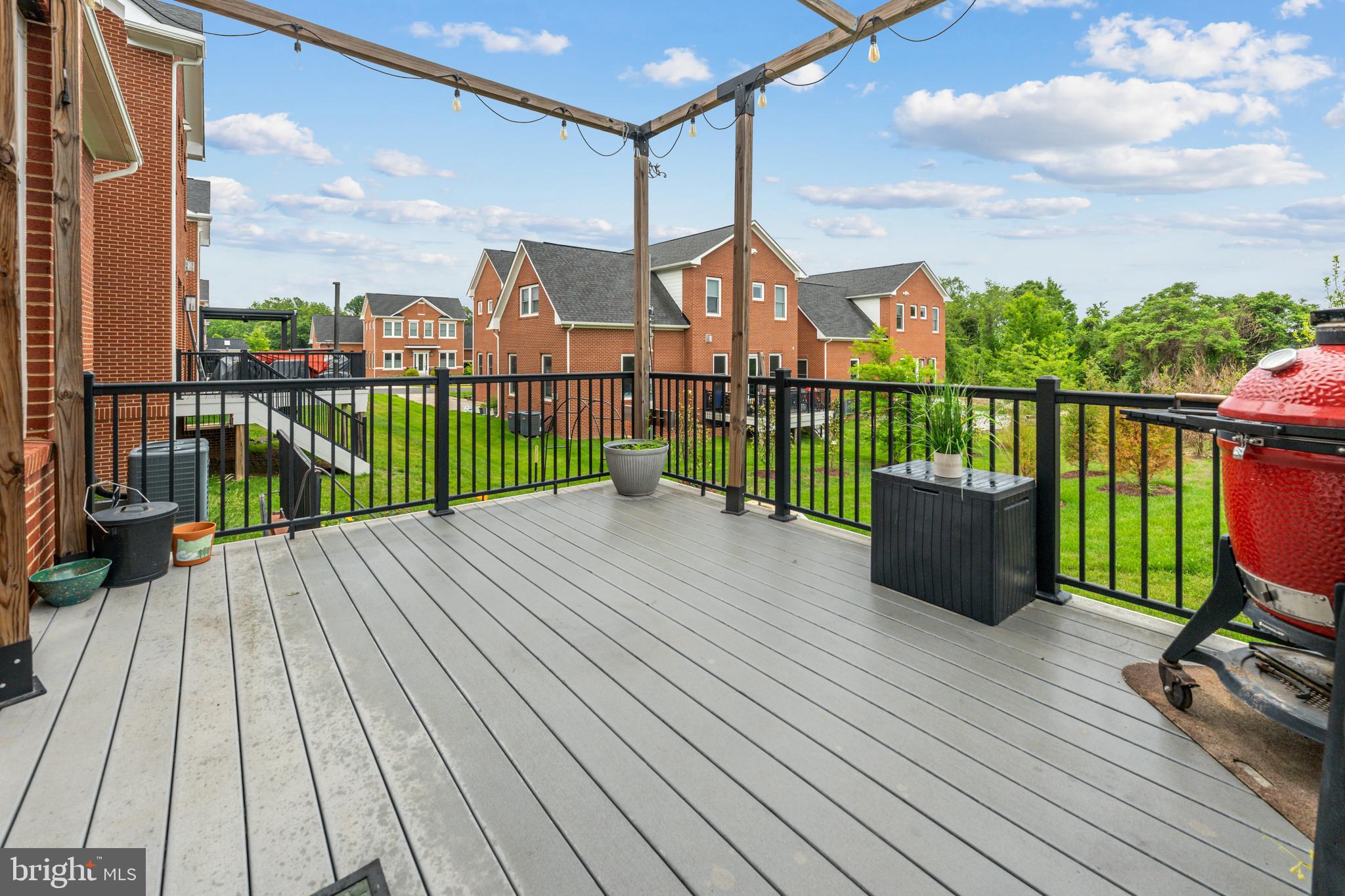LAUREL HILL - Residential
