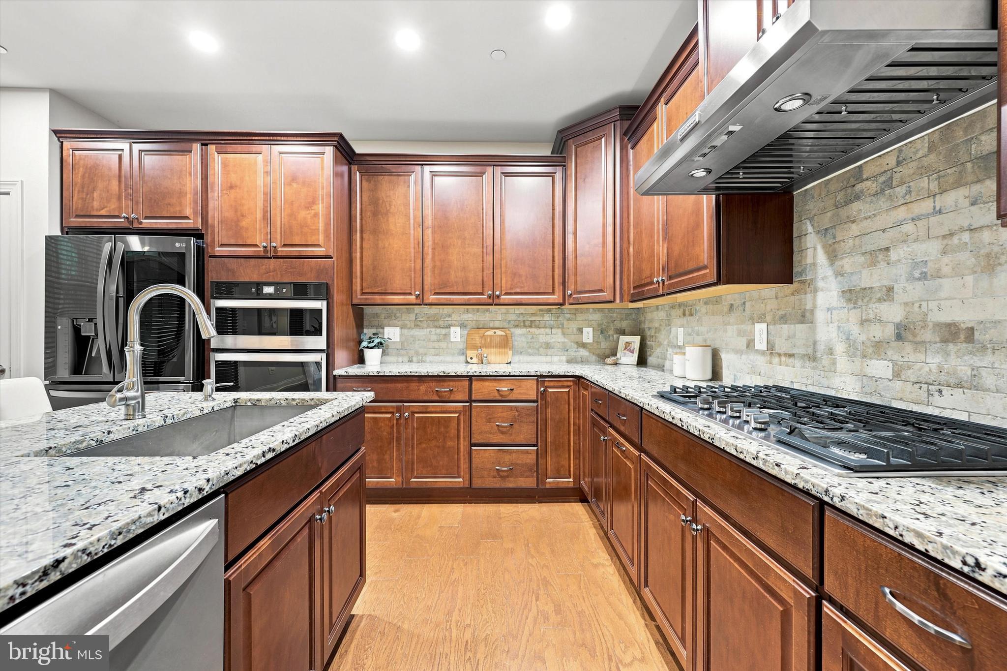 RAVENSCLIFF - Residential