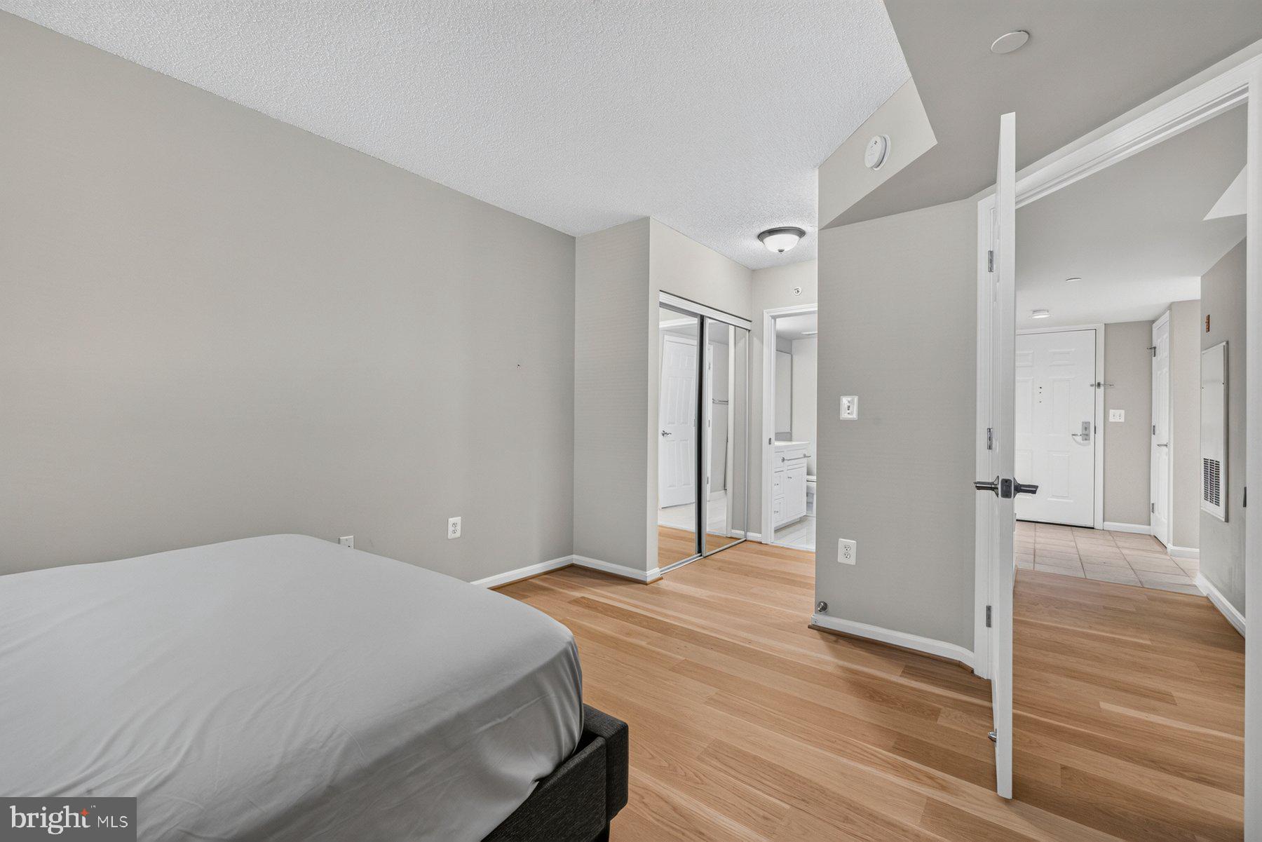 GALLERY AT WHITE FLINT - Residential