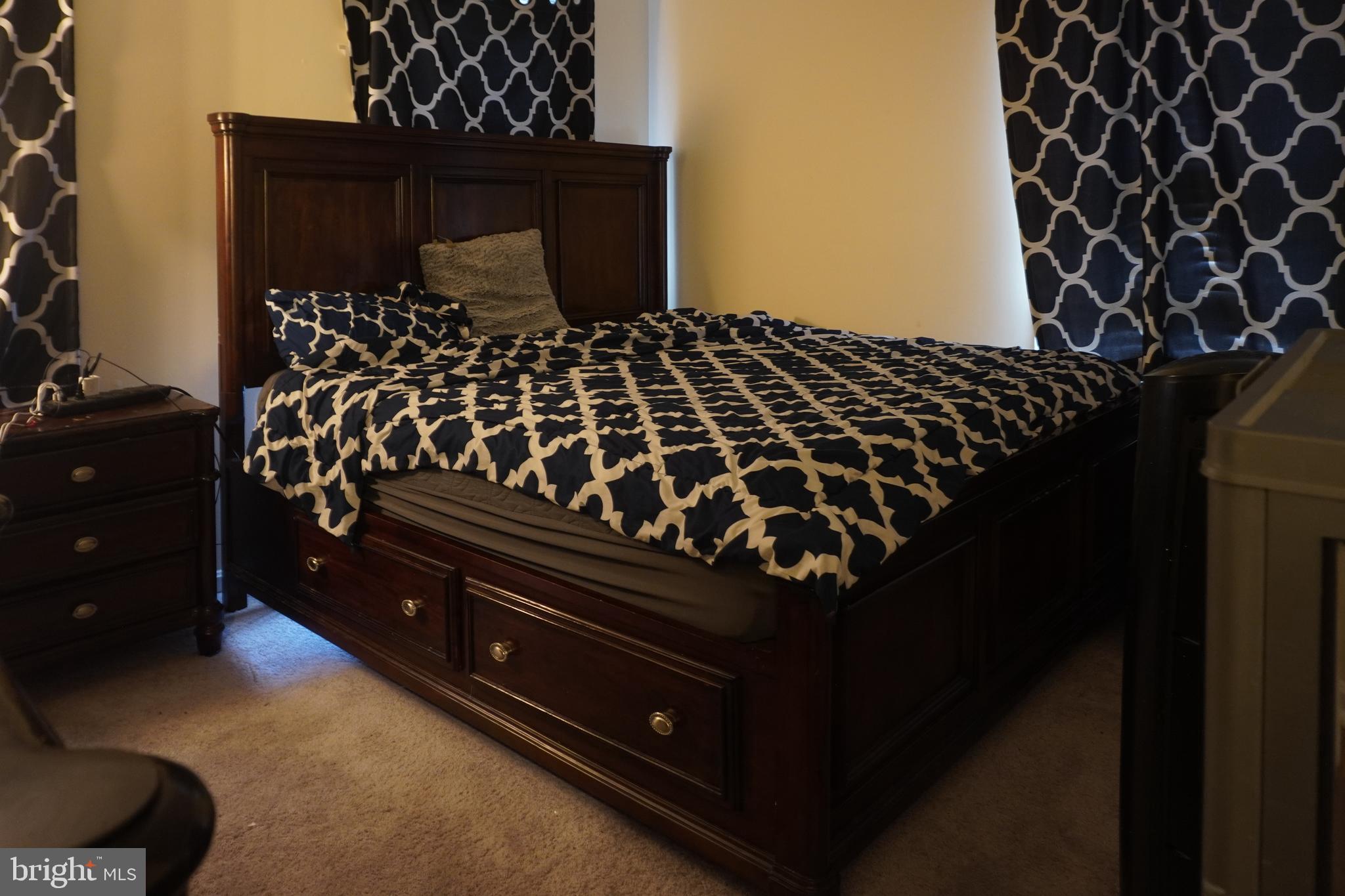 SHADOW OAK - Residential