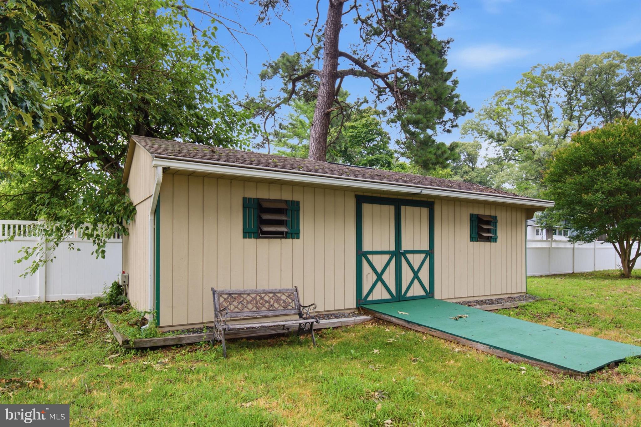 ELMHURST - Residential