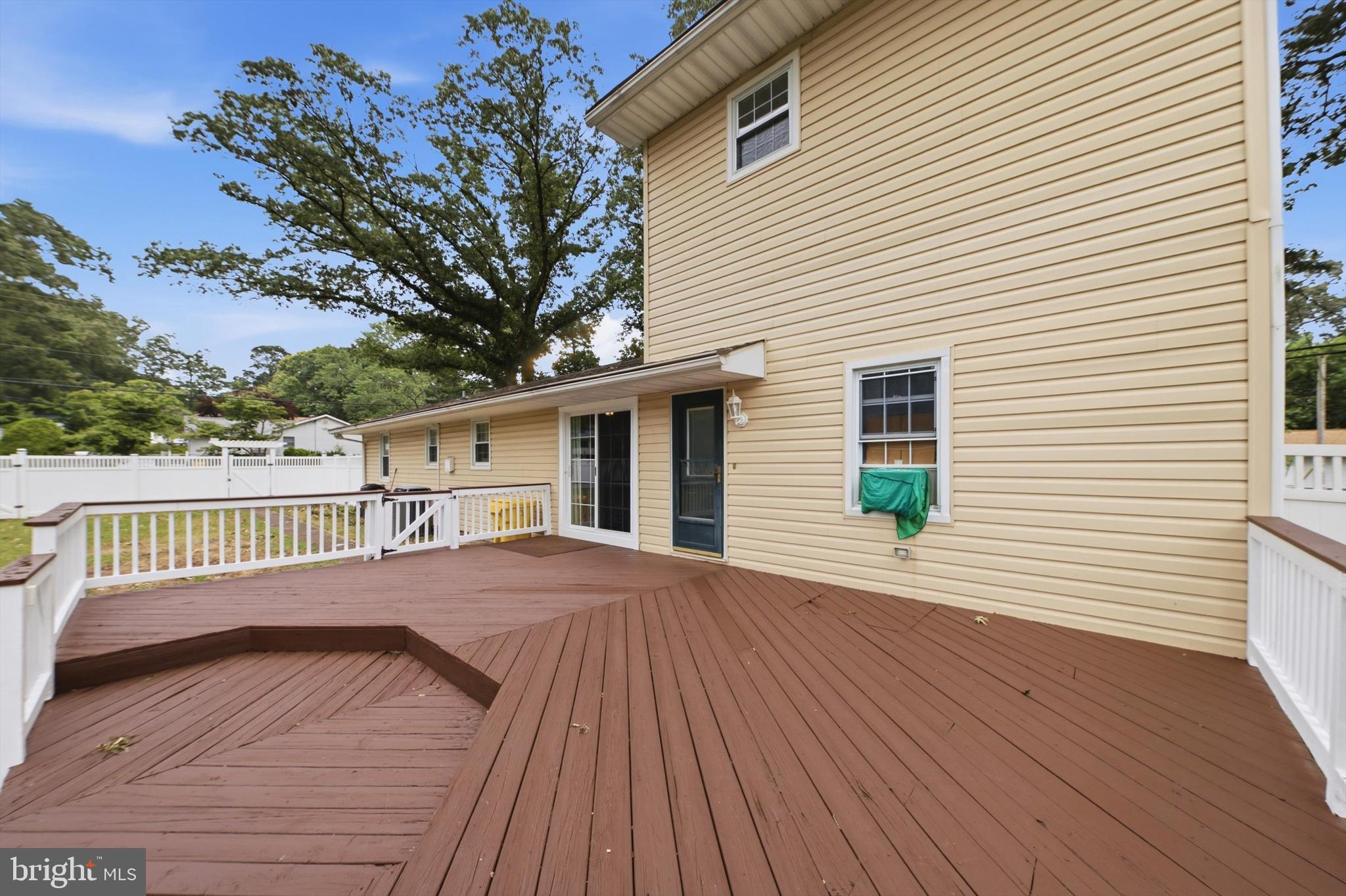 ELMHURST - Residential