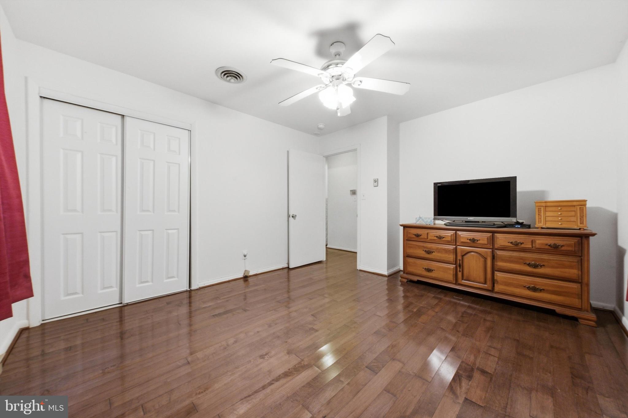 ELMHURST - Residential
