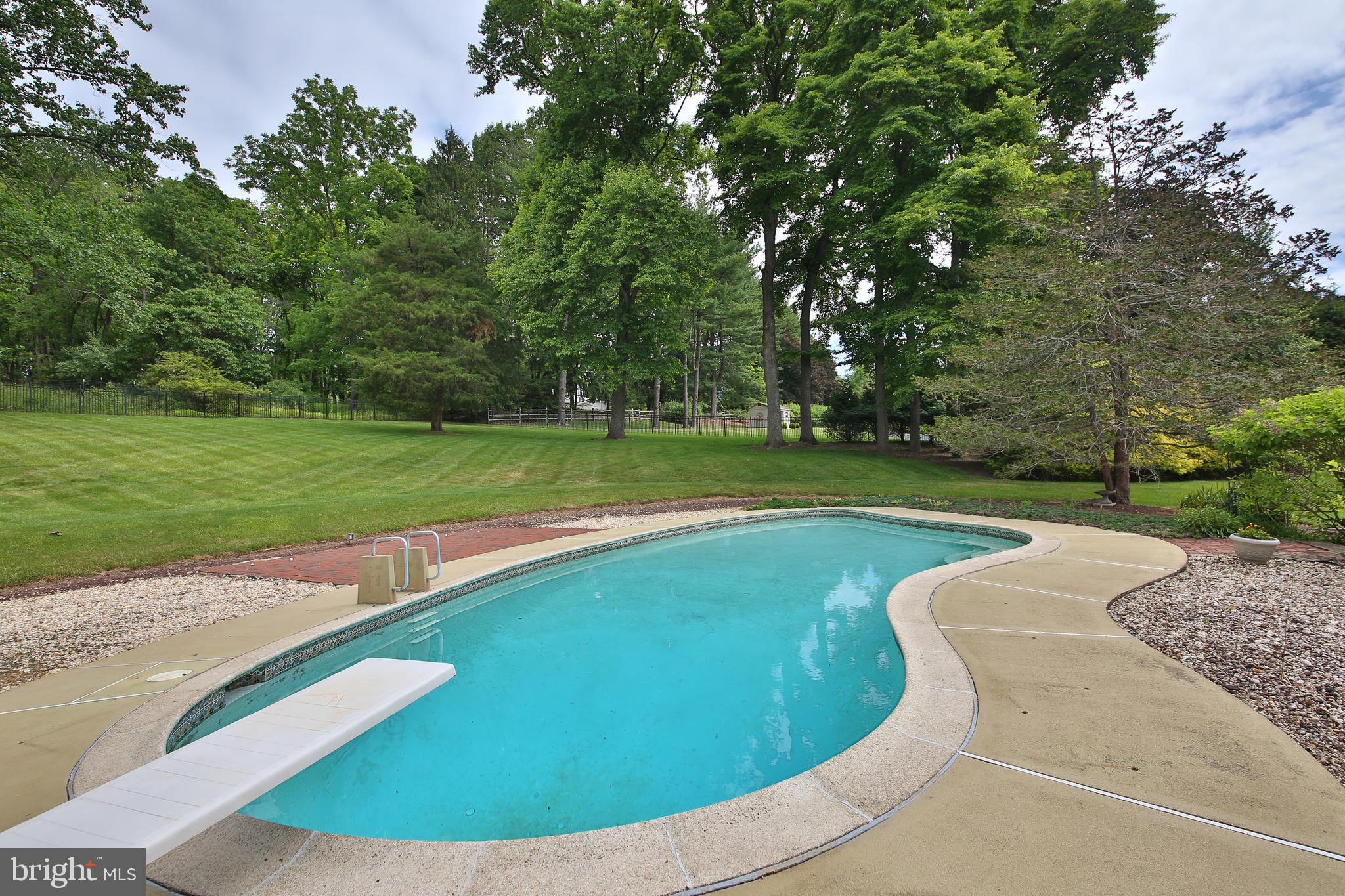 HUNTERS RUN - Residential