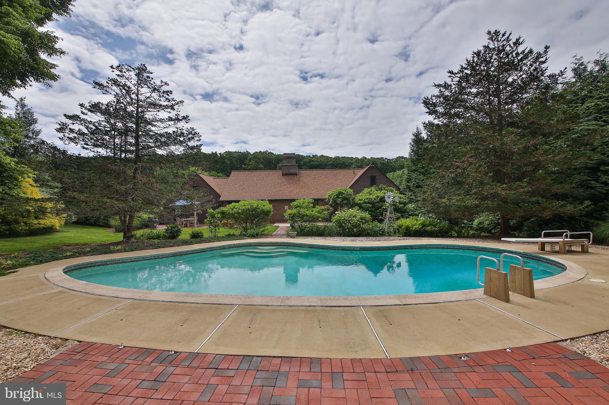 HUNTERS RUN - Residential
