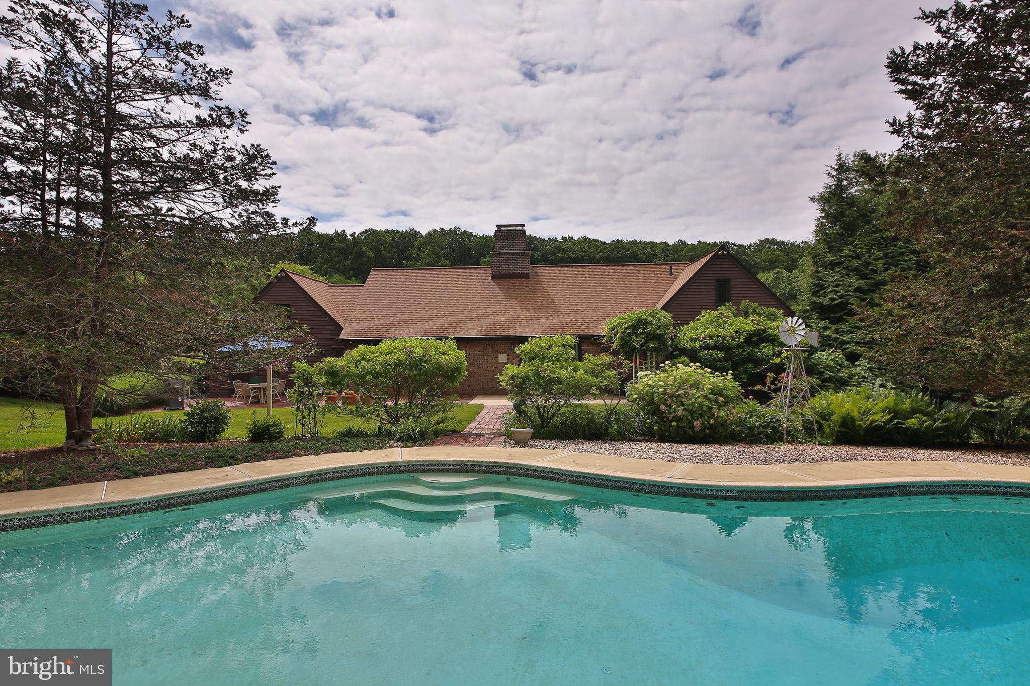 HUNTERS RUN - Residential