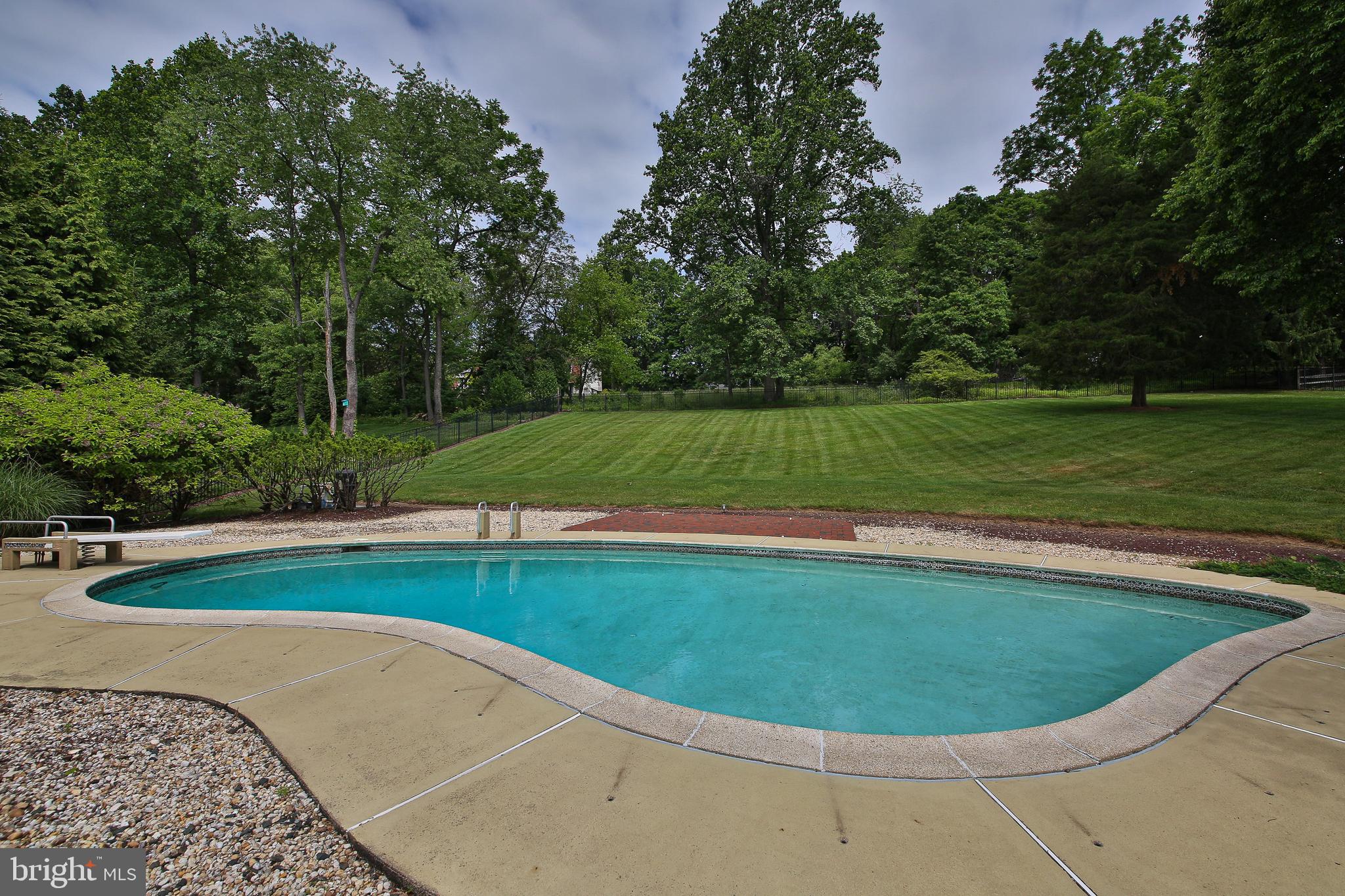 HUNTERS RUN - Residential