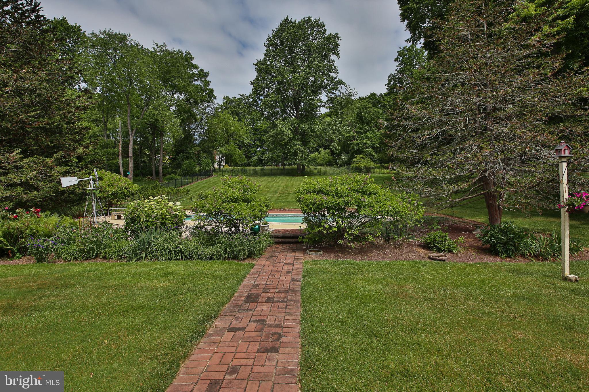 HUNTERS RUN - Residential