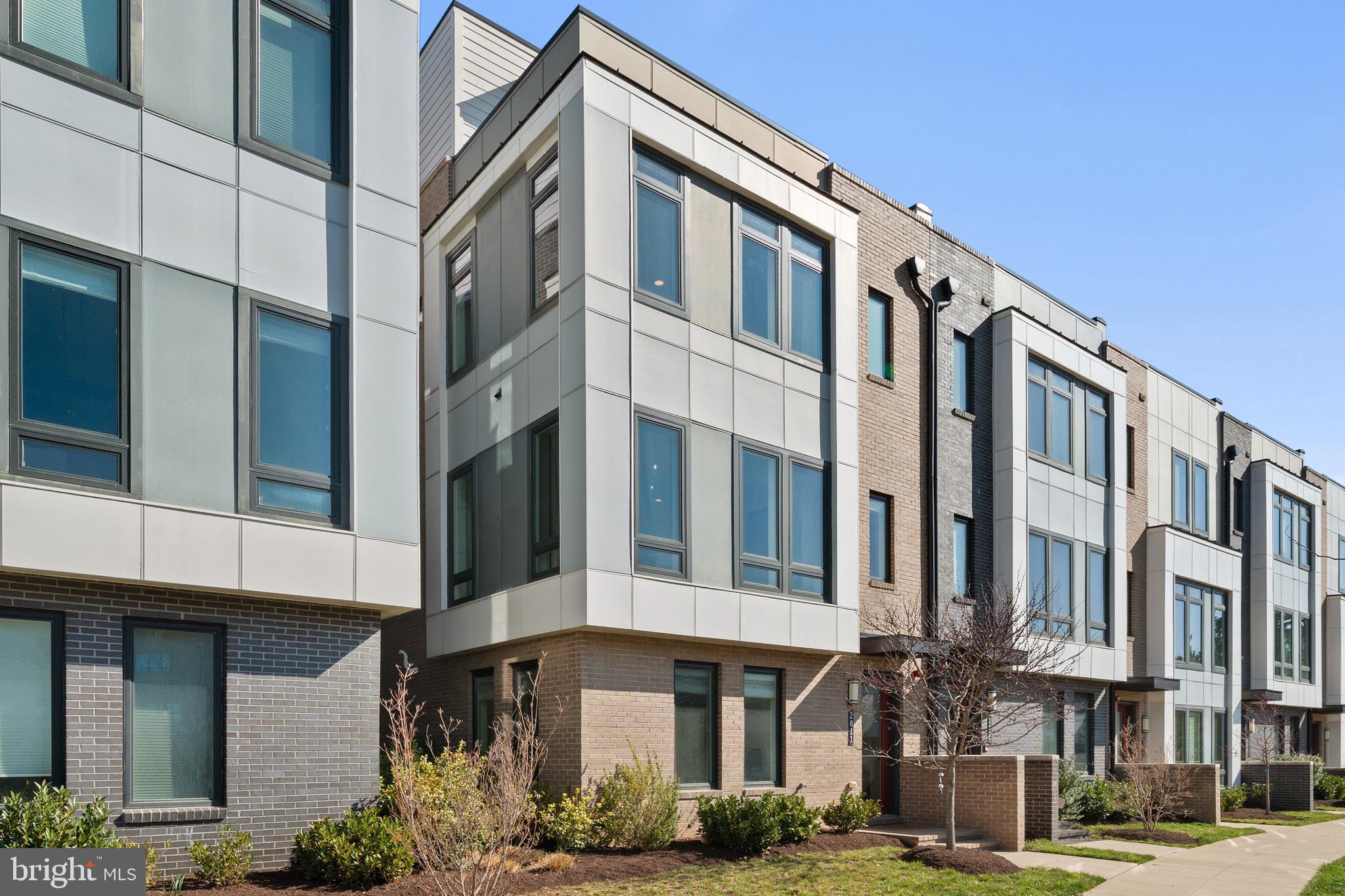 EISENHOWER SQUARE - Residential Lease
