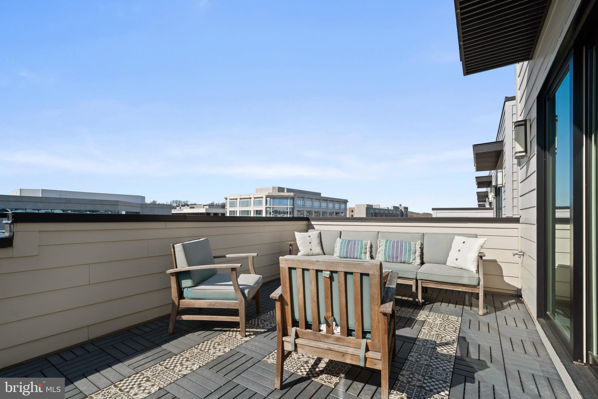 EISENHOWER SQUARE - Residential Lease