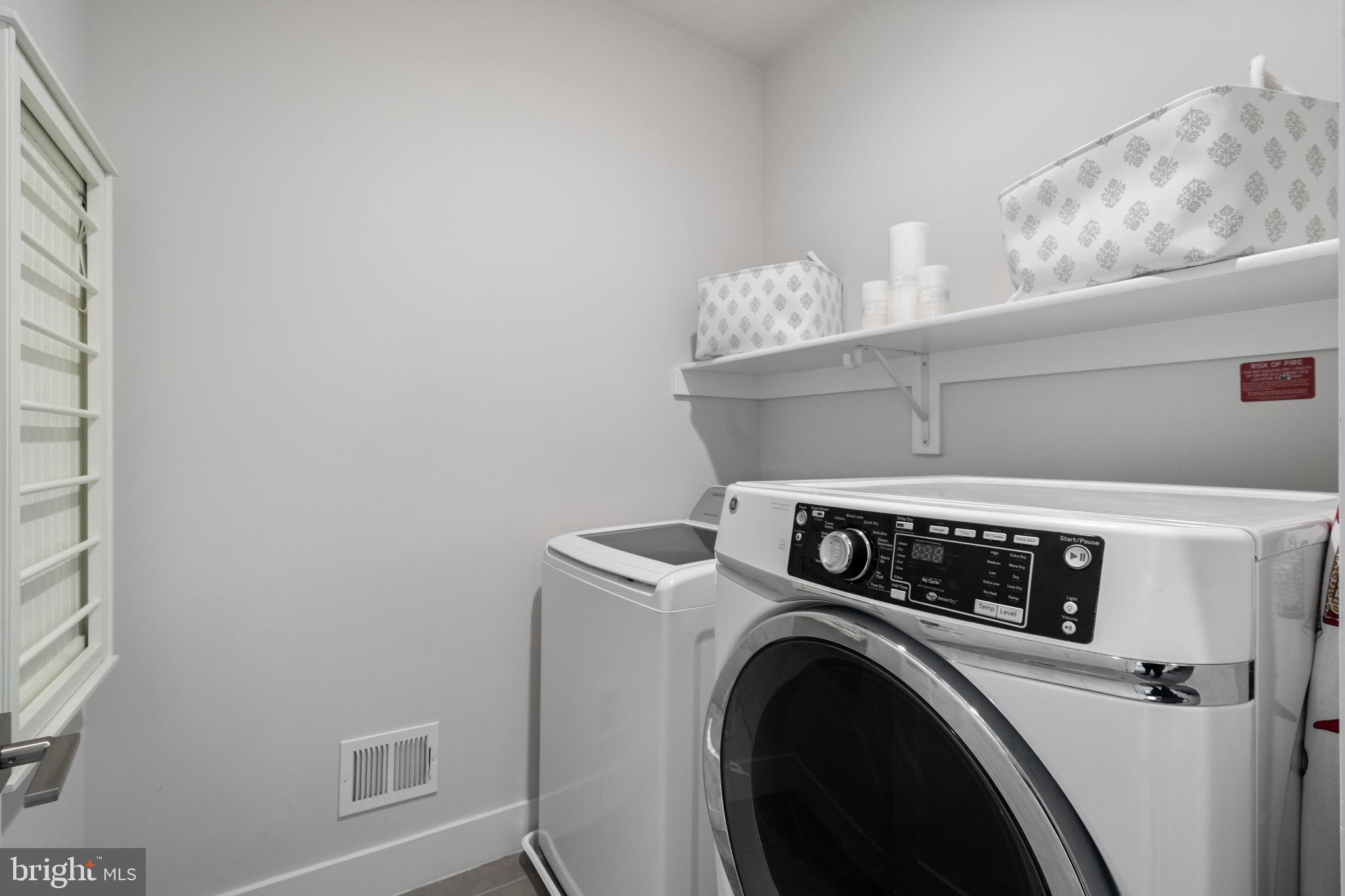 EISENHOWER SQUARE - Residential Lease