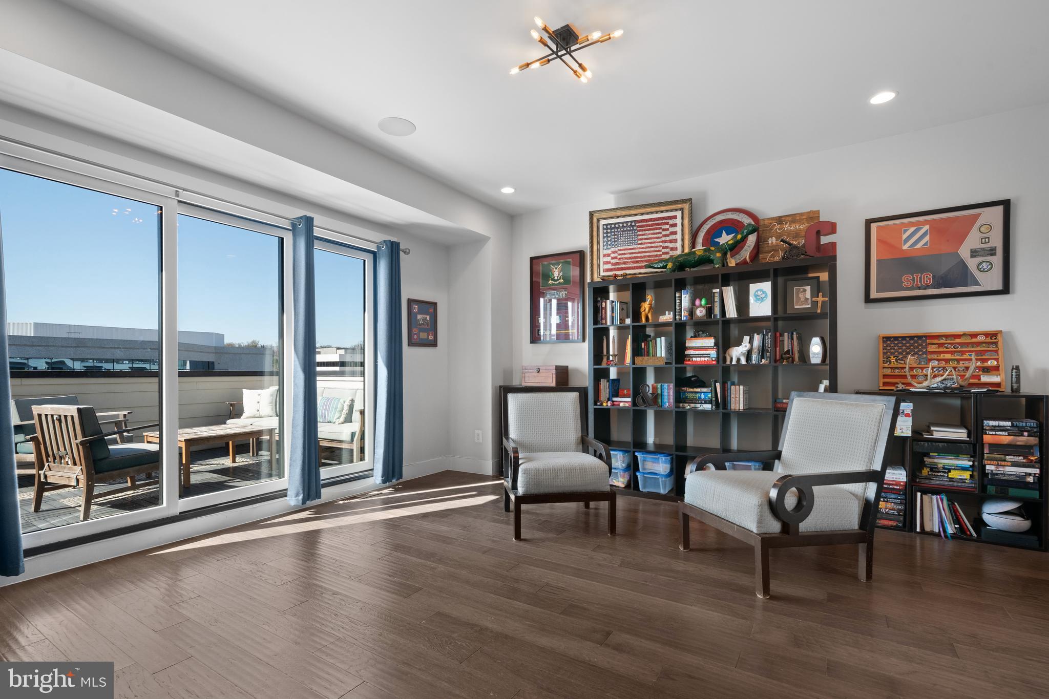 EISENHOWER SQUARE - Residential Lease