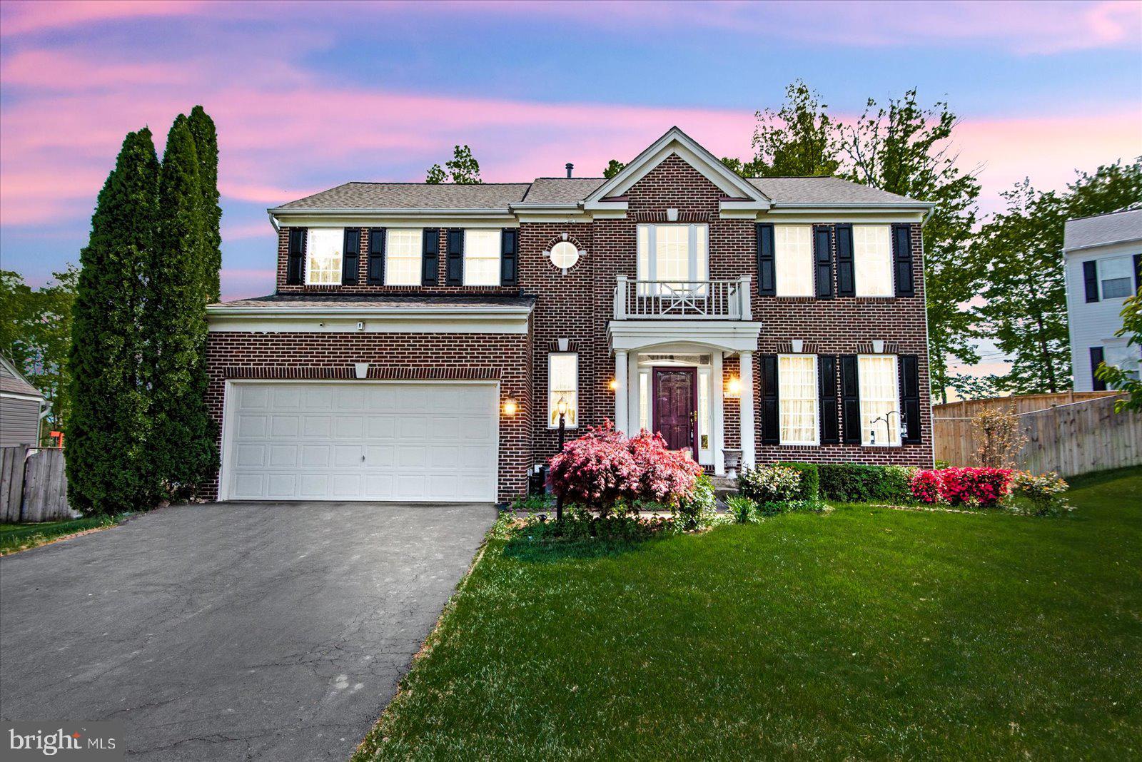 This property is occupied. Please schedule online and only show if approved.
