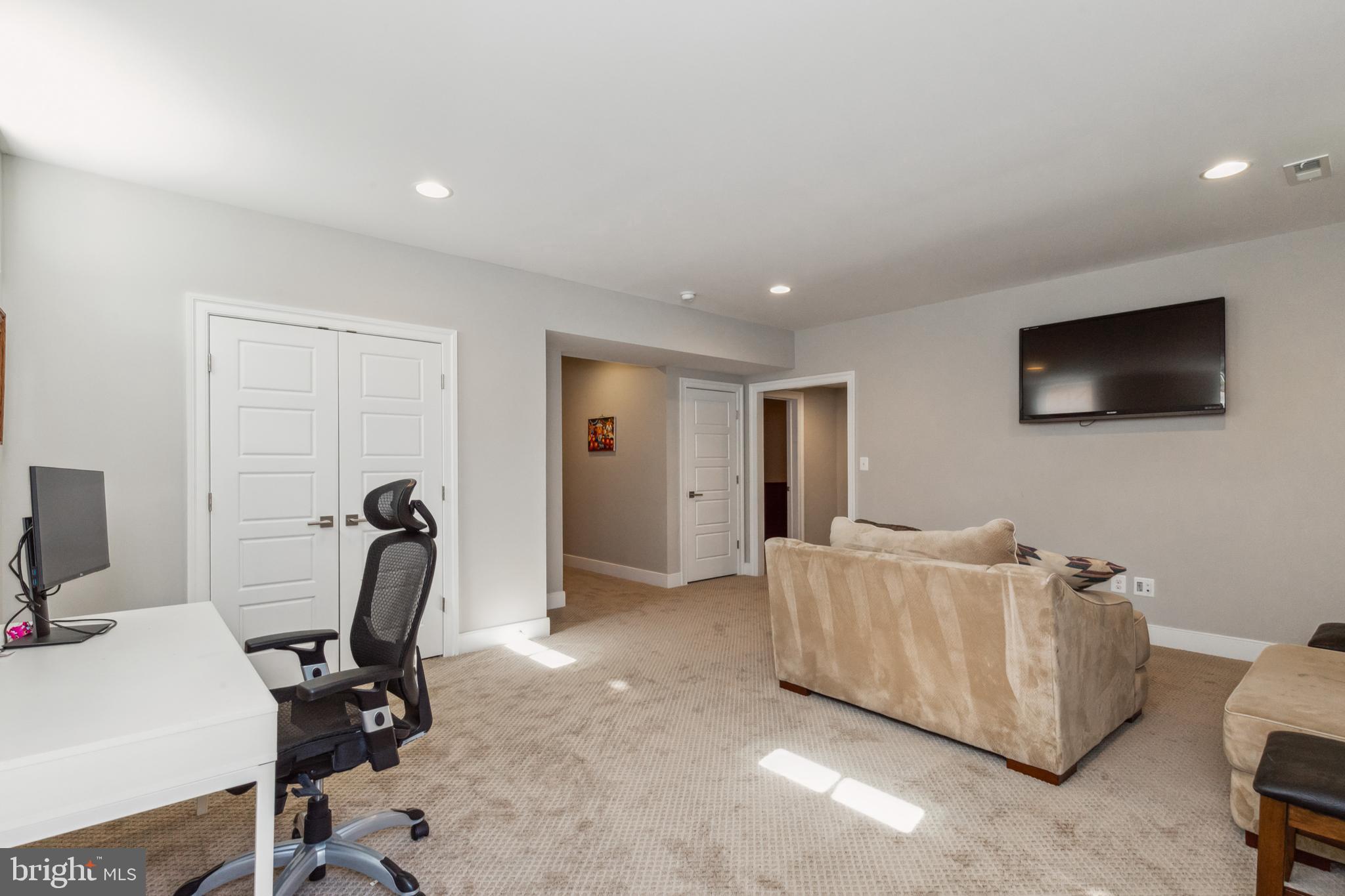 FALLS CHURCH CITY - Residential