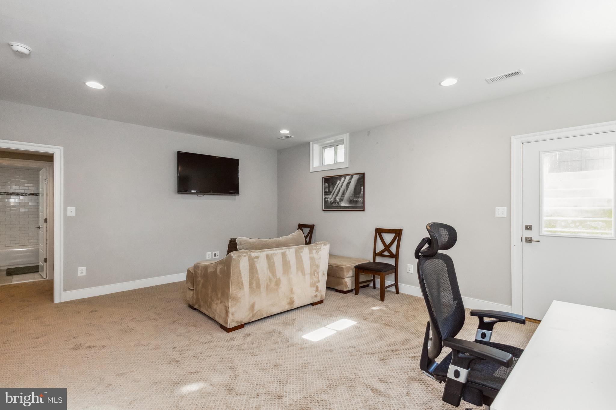 FALLS CHURCH CITY - Residential
