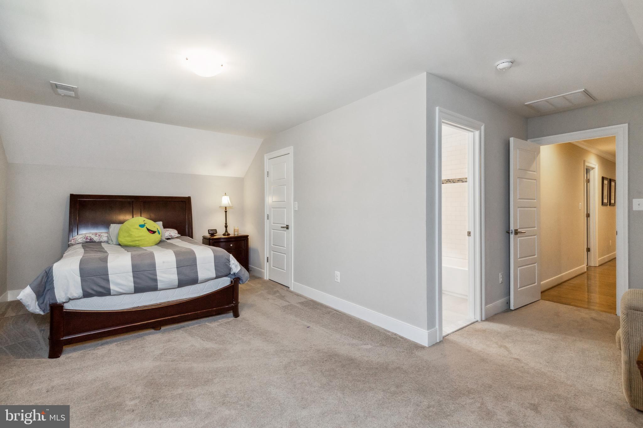 FALLS CHURCH CITY - Residential
