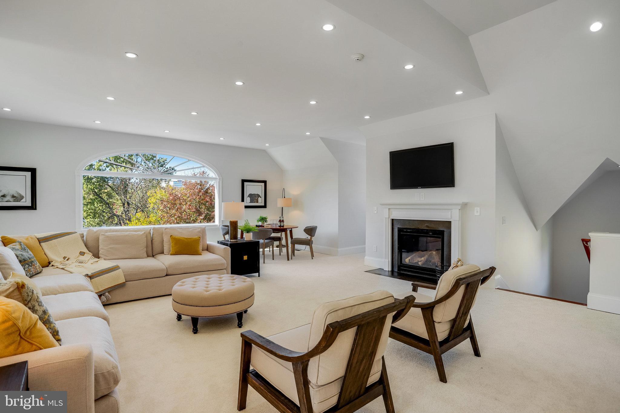 PIMMIT HILLS - Residential