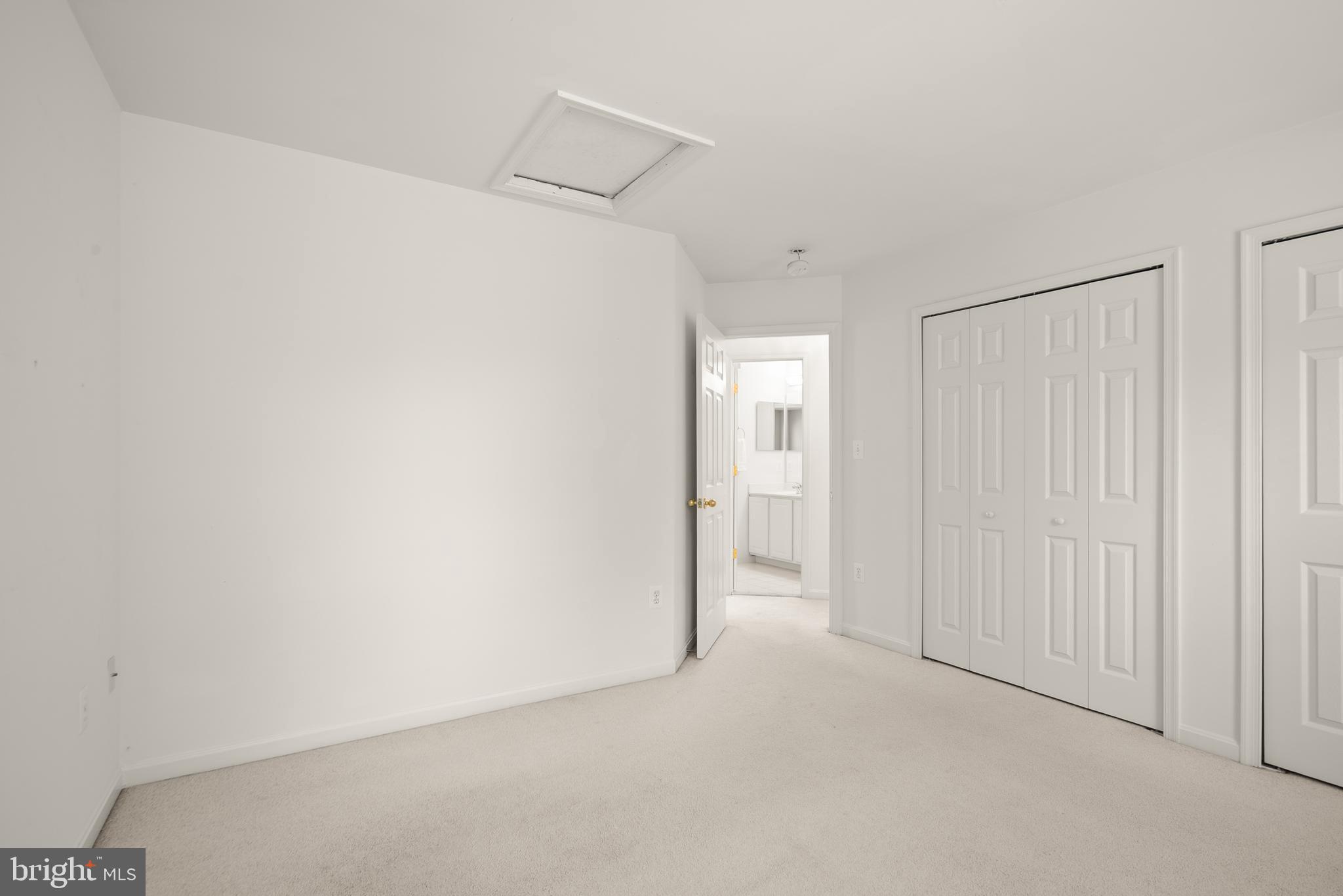ROUND HILL - Residential