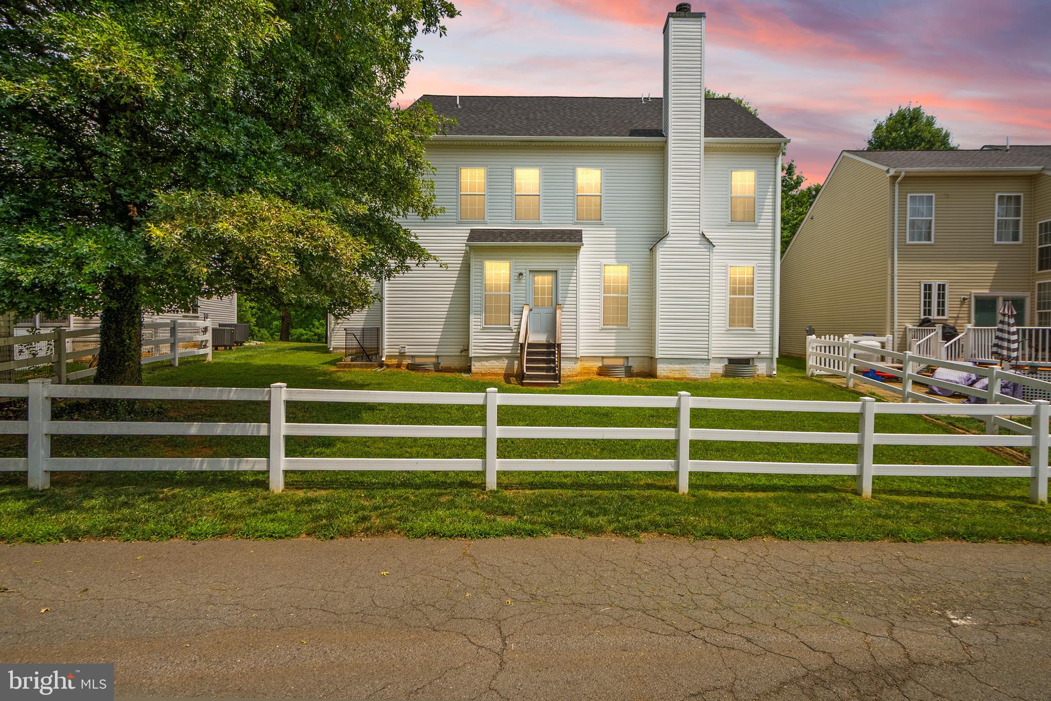 ROUND HILL - Residential