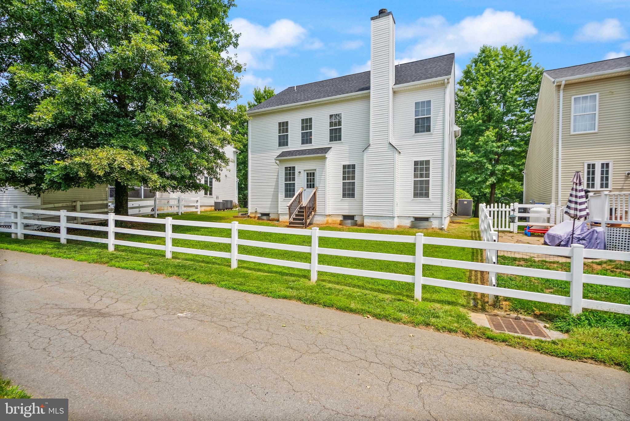 ROUND HILL - Residential