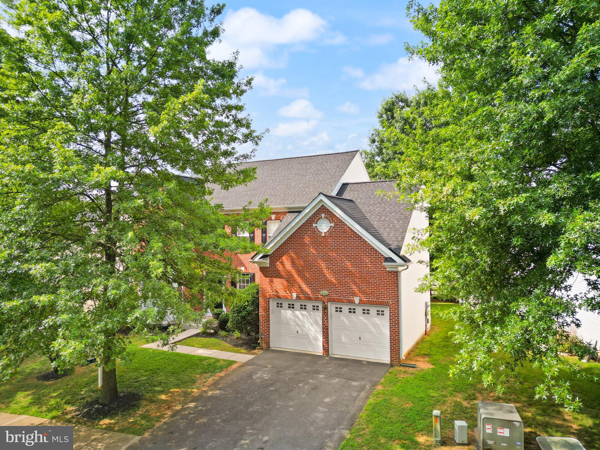 ROUND HILL - Residential