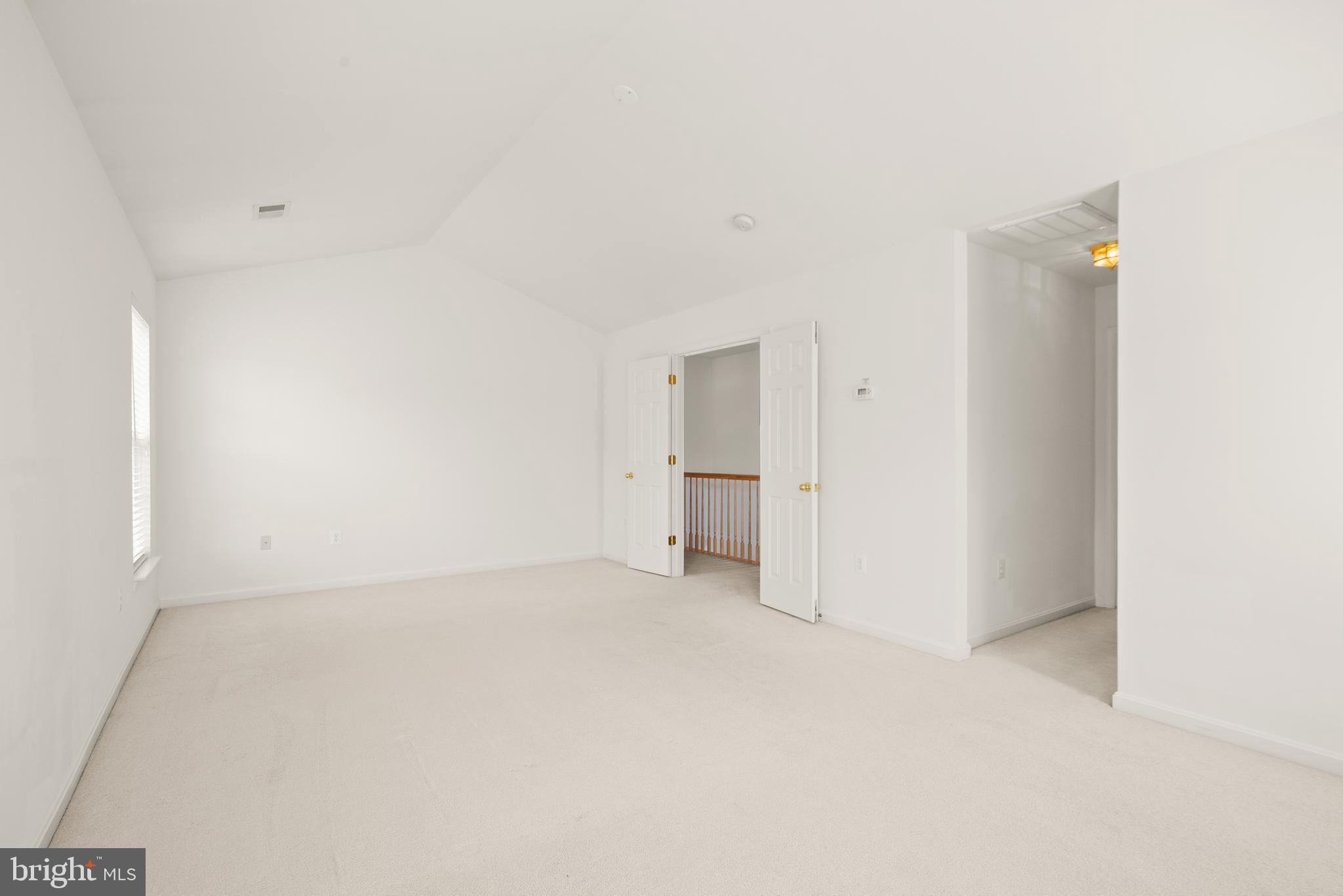 ROUND HILL - Residential