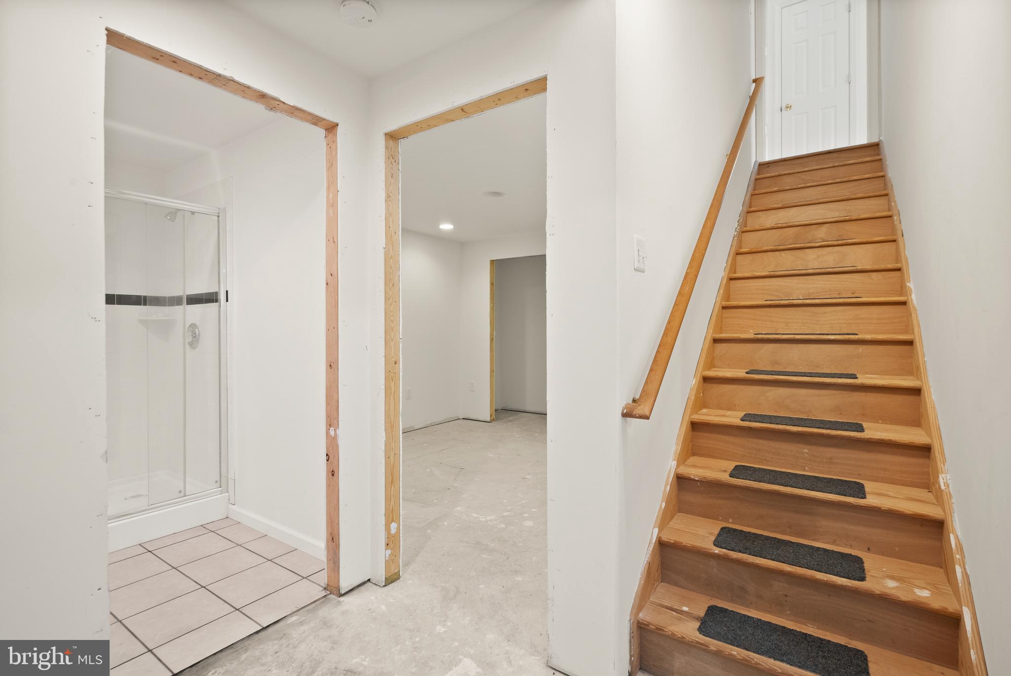 ROUND HILL - Residential
