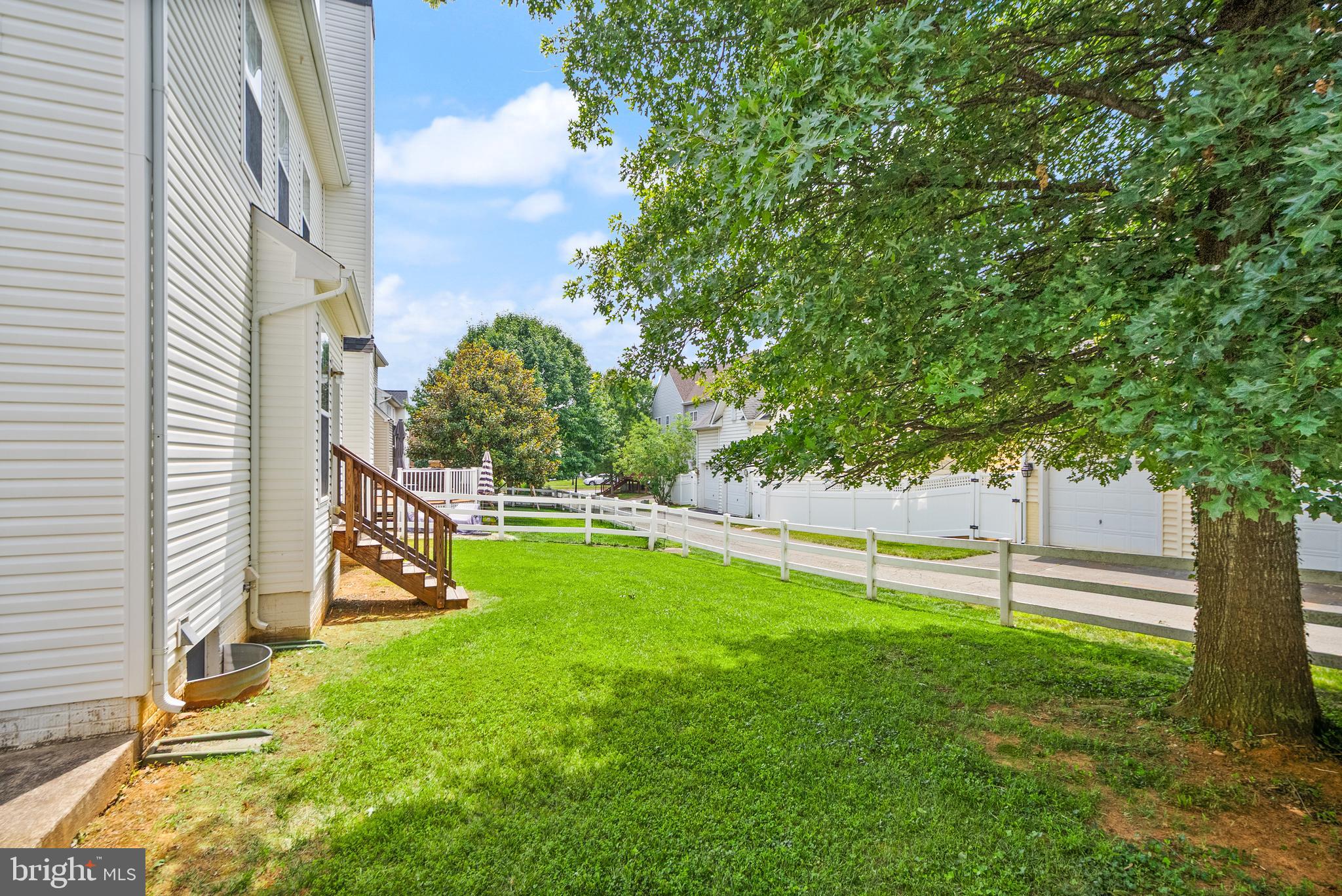 ROUND HILL - Residential