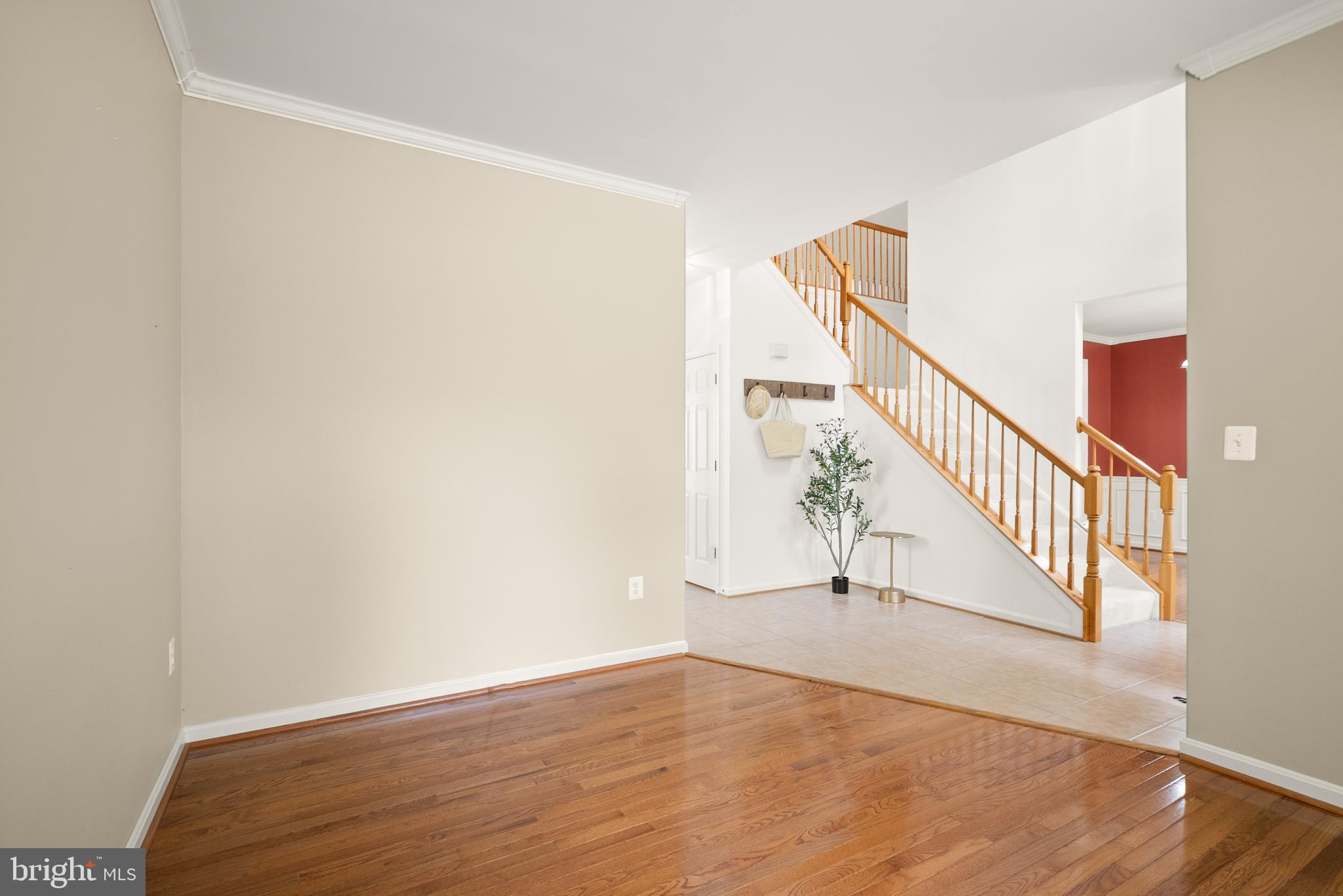 ROUND HILL - Residential