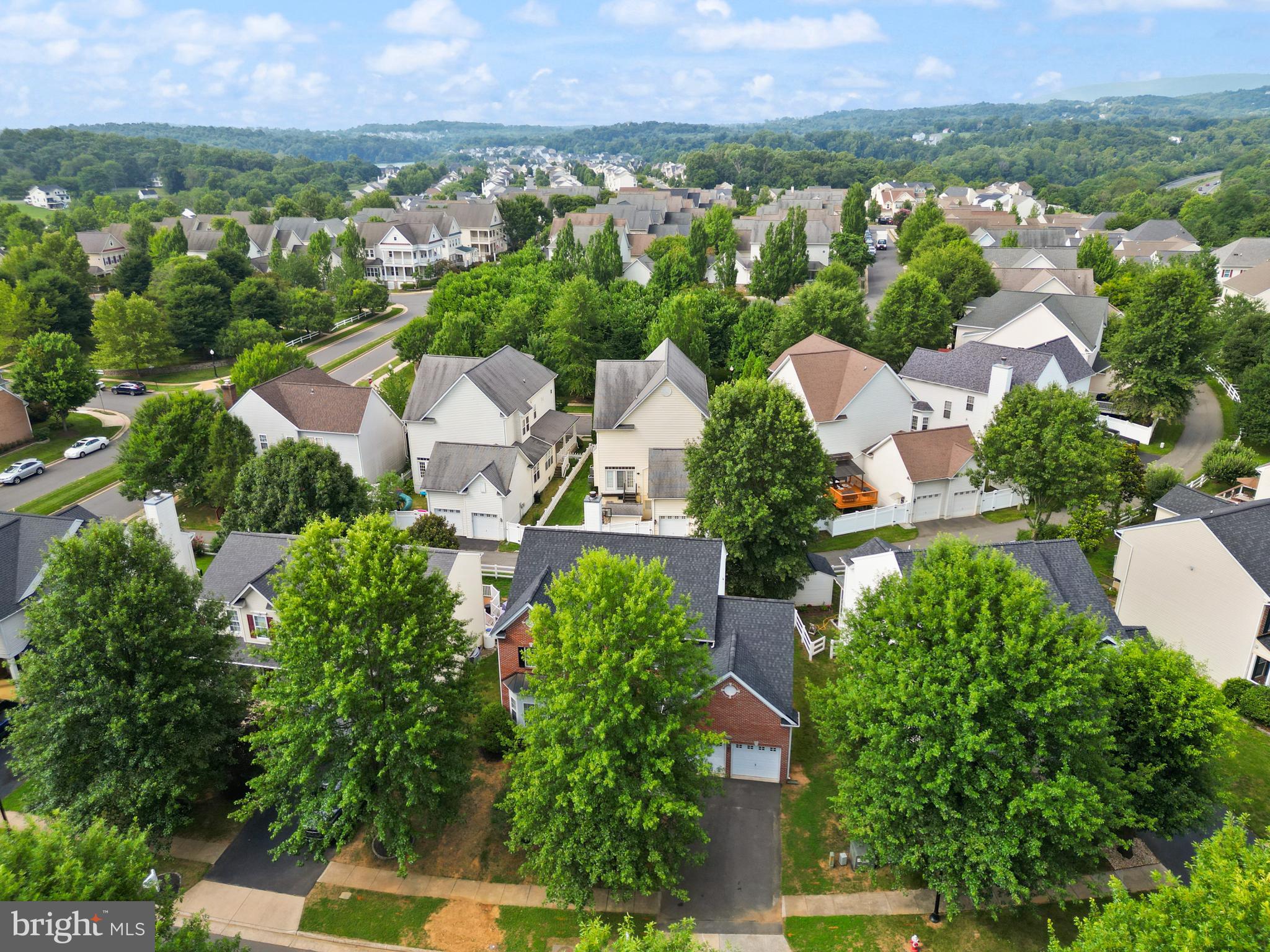 ROUND HILL - Residential