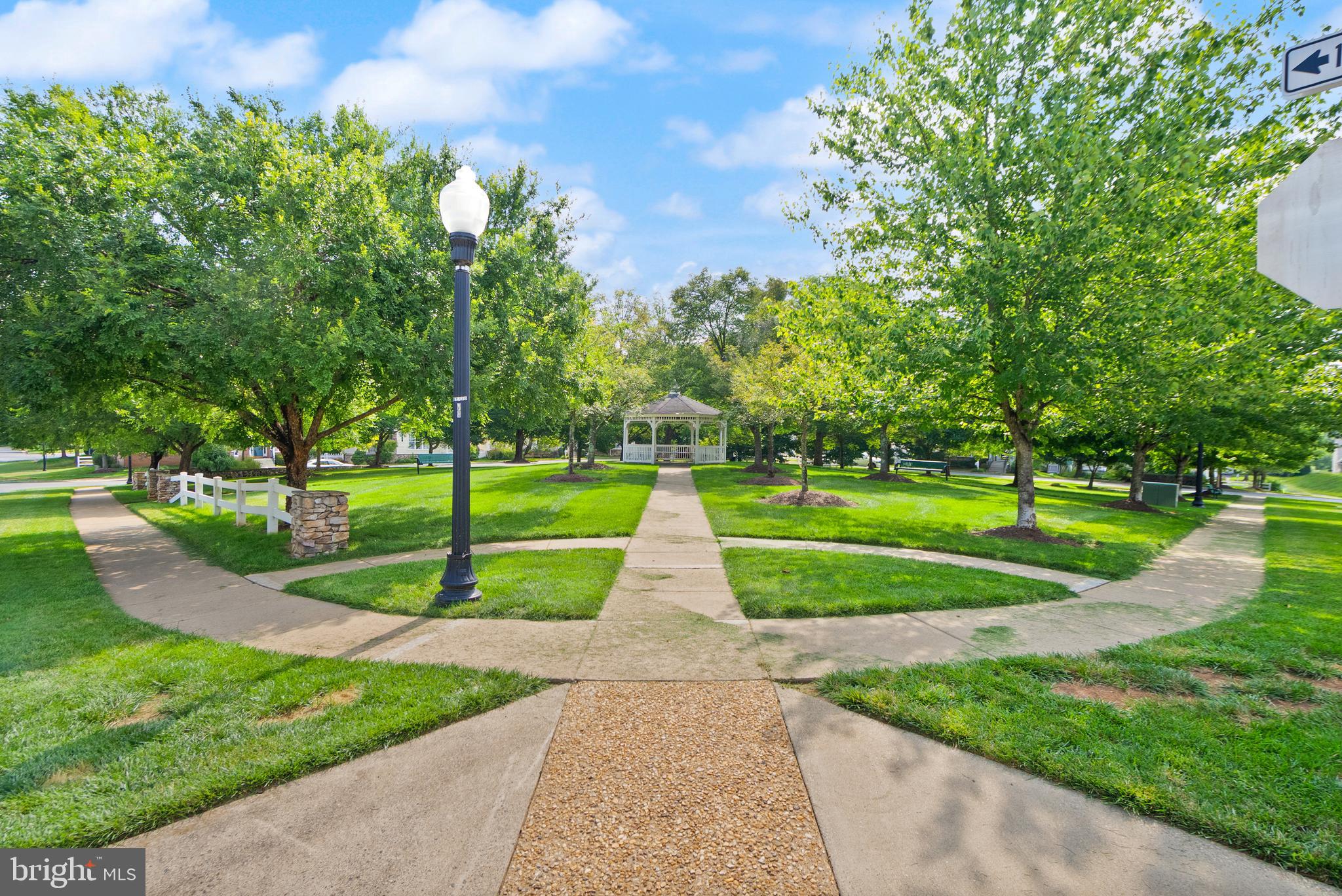 ROUND HILL - Residential