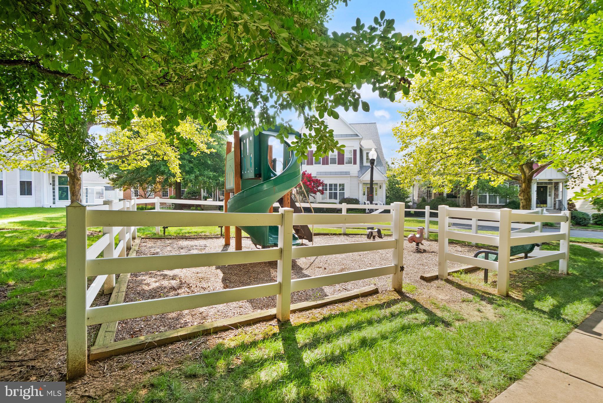 ROUND HILL - Residential
