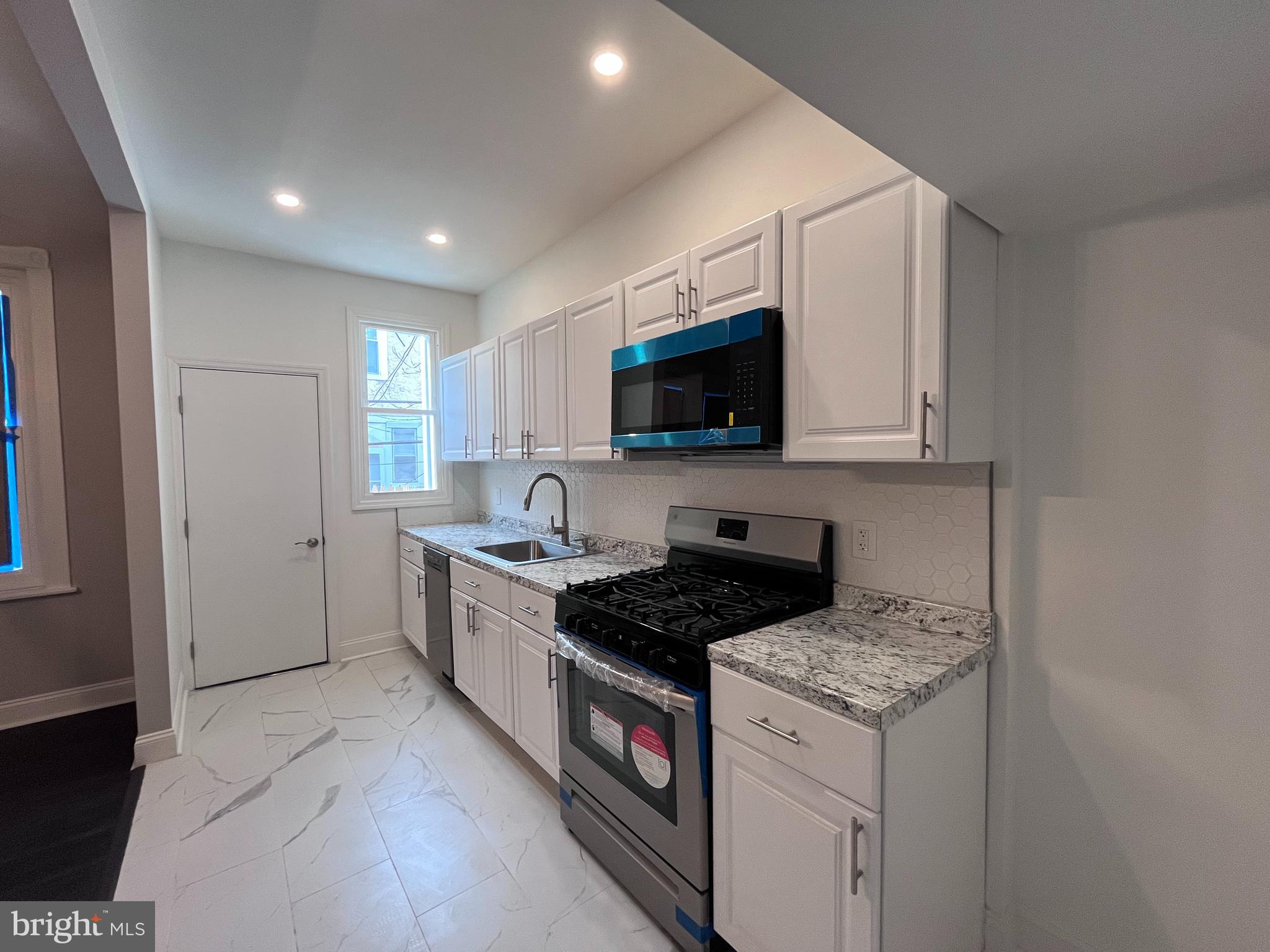 STRAWBERRY MANSION - Residential